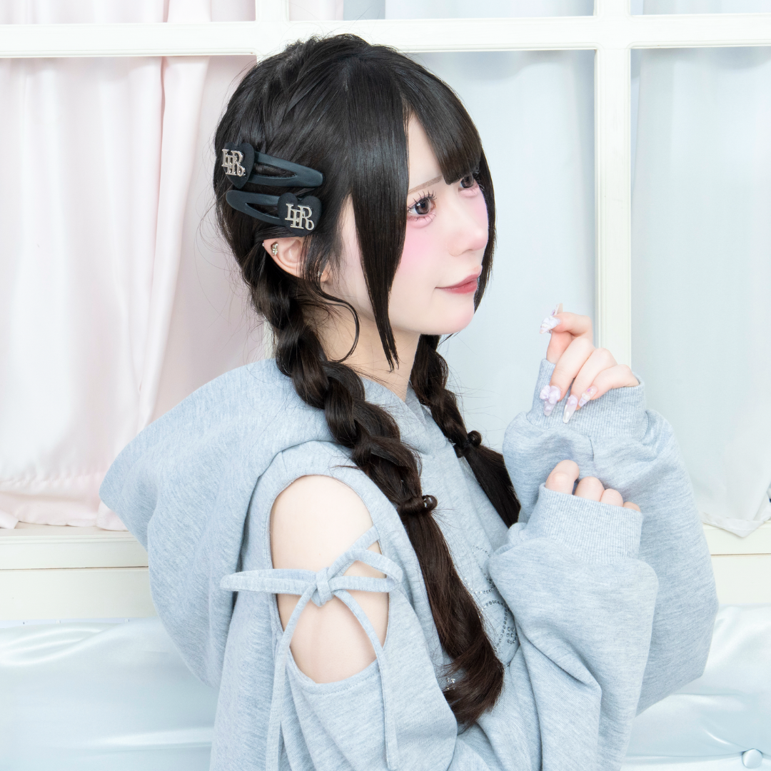 さり気ない肩開きデザインがかわいい💘