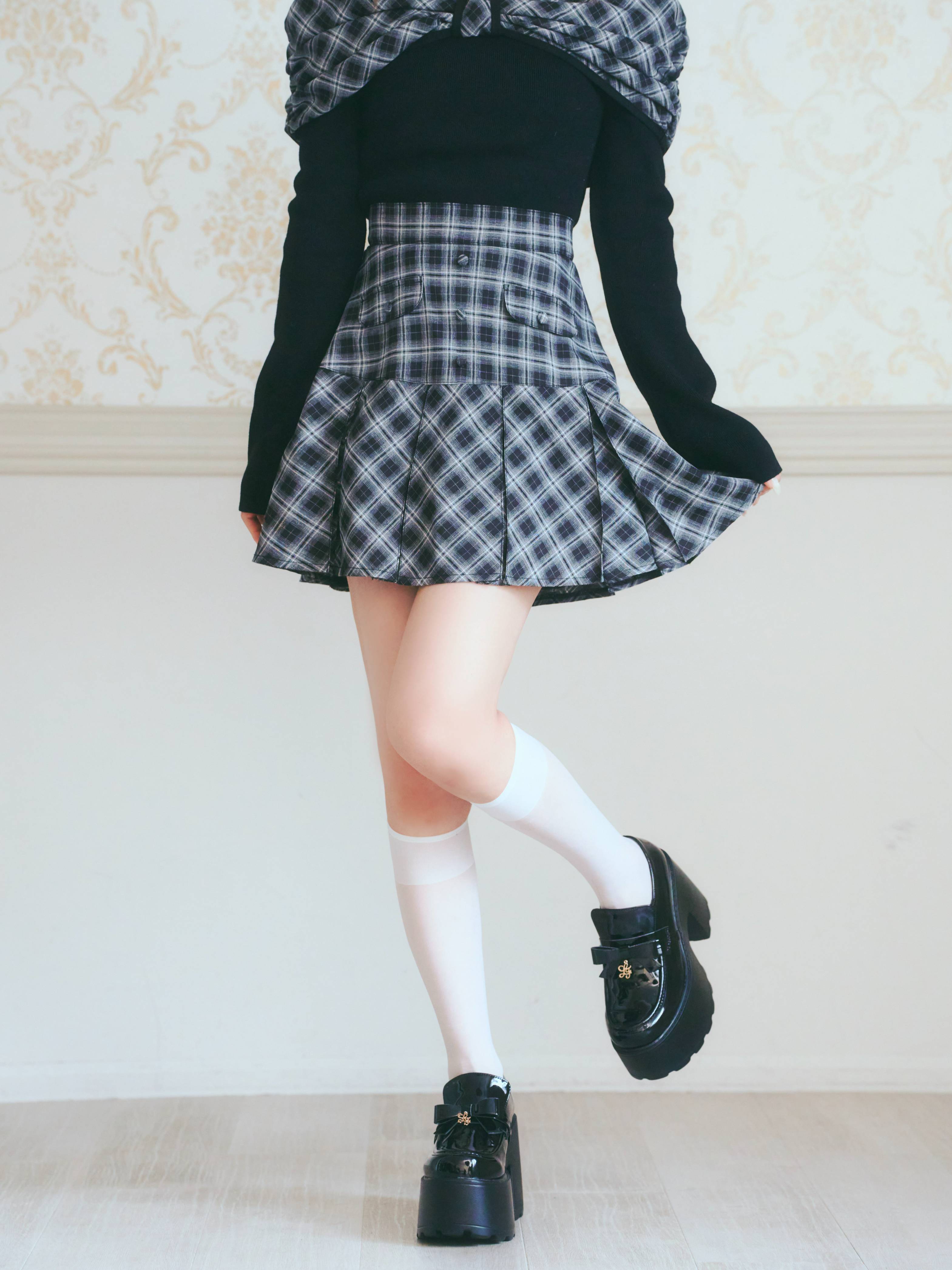 《LAFARY》フラップチェックプリーツスカート