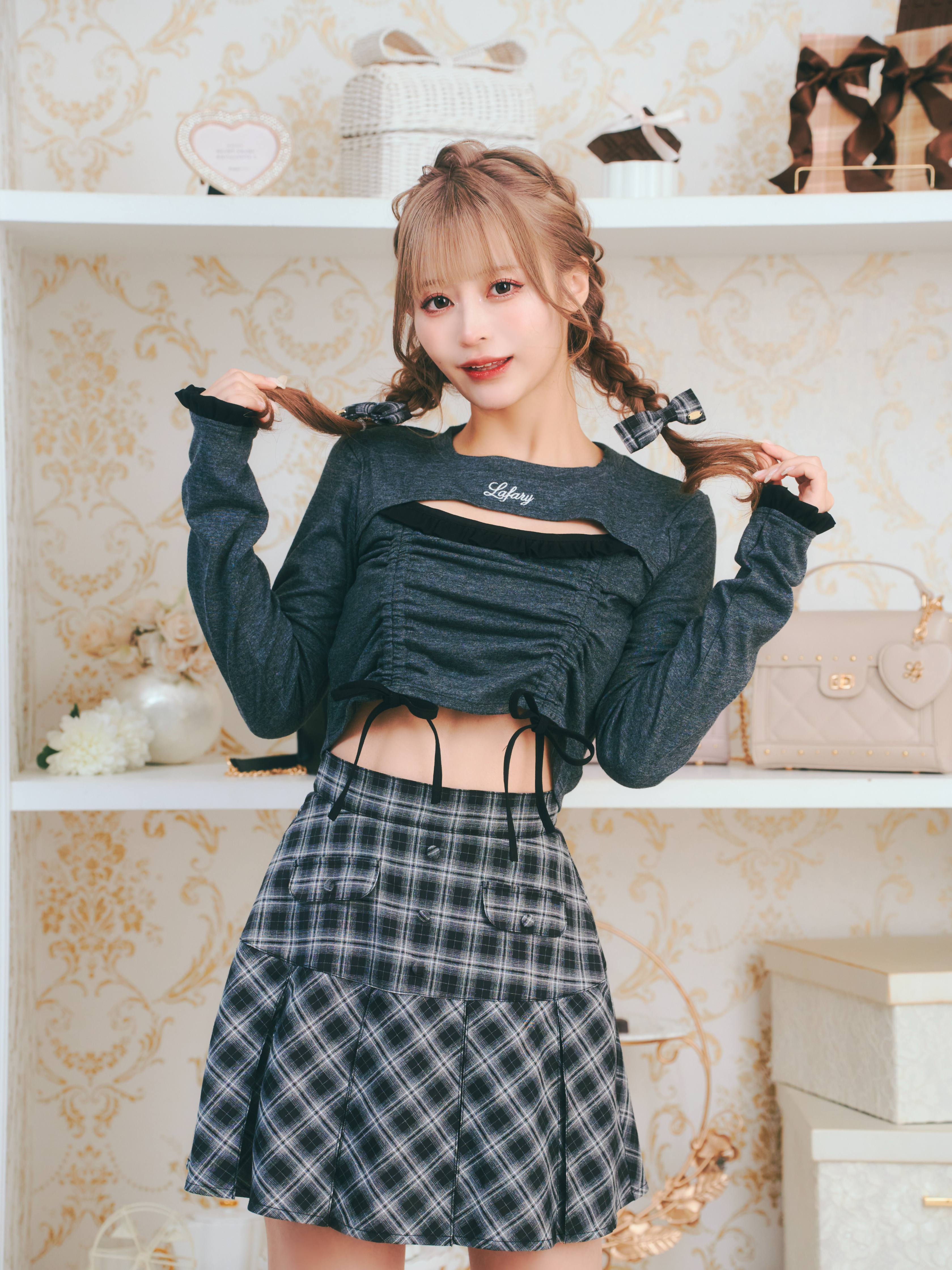 《LAFARY》ドロストリボントップス