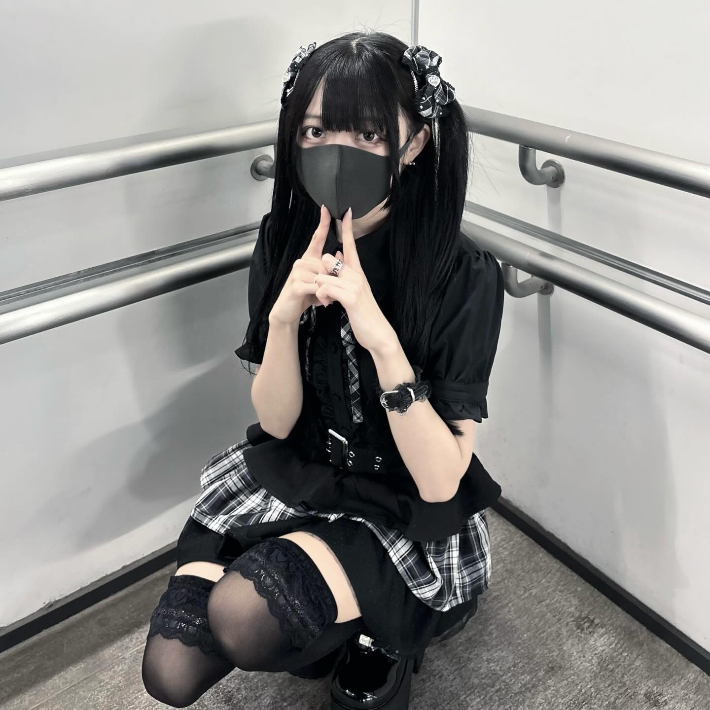《mine》スタッズチェーンリボン
