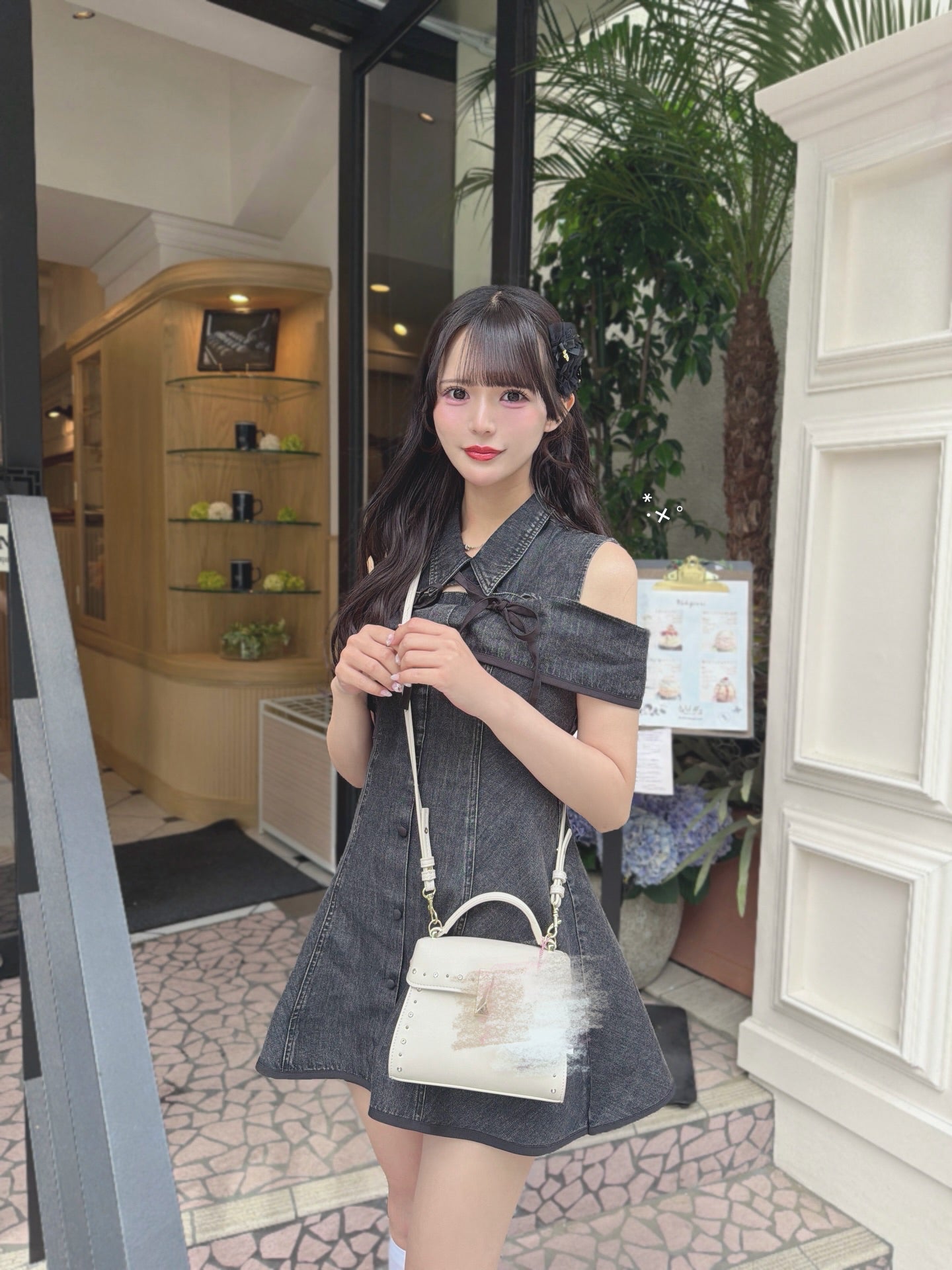 《LAFARY closet》デコルテ開きフレアワンピース