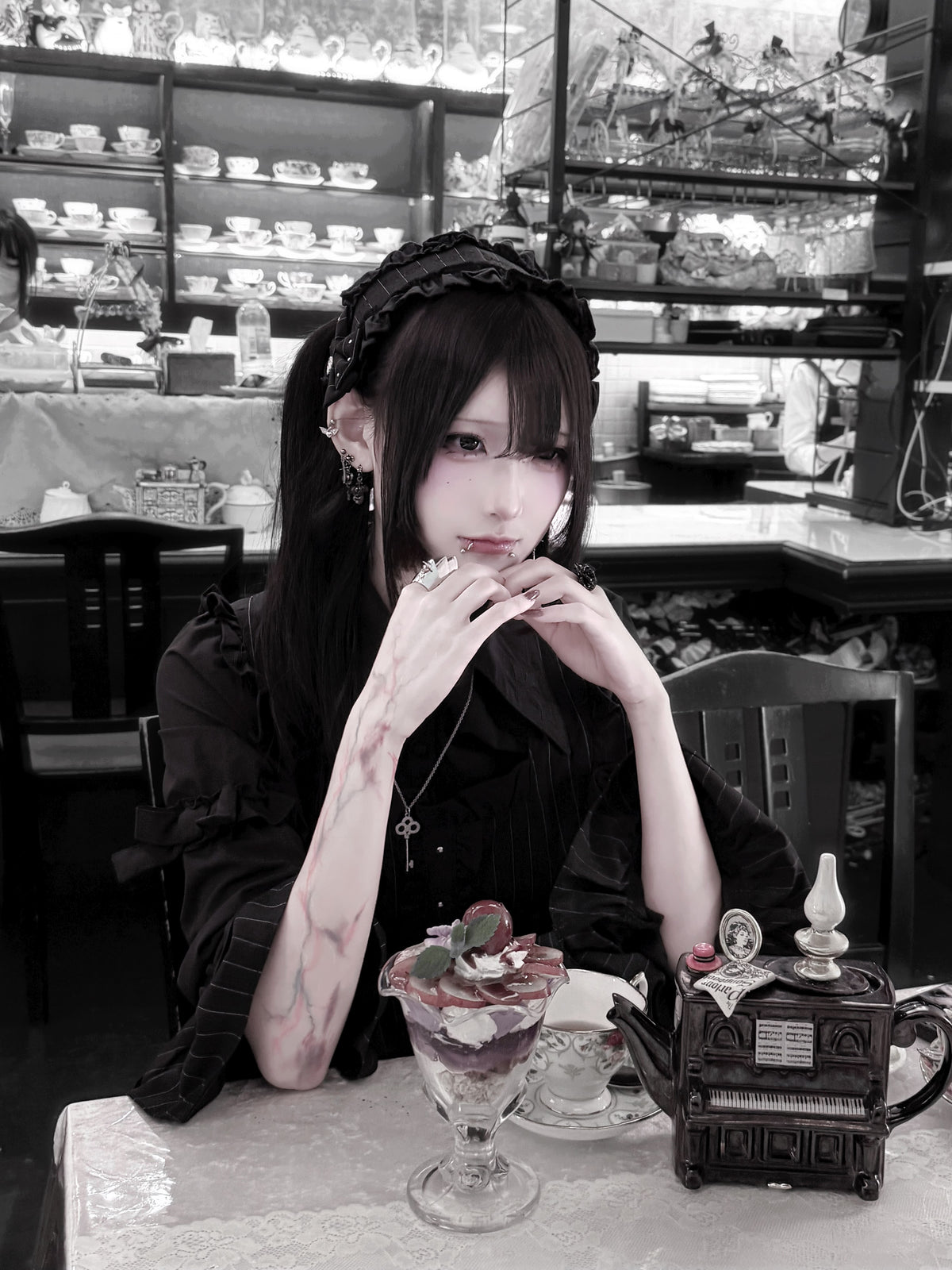 《mine》スタッズリボンフリルヘッドドレス