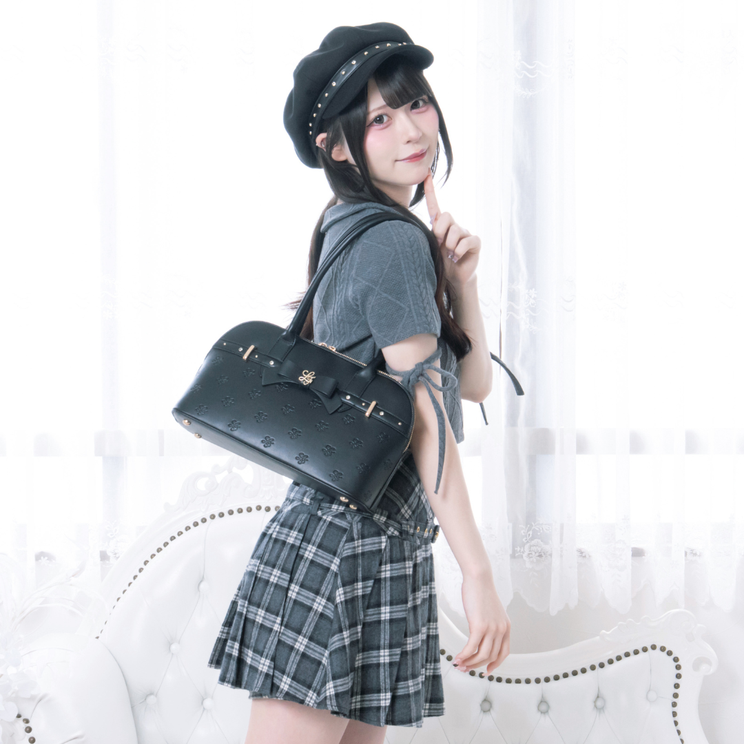 《LAFARY closet》ロゴエンボスボストンバッグ