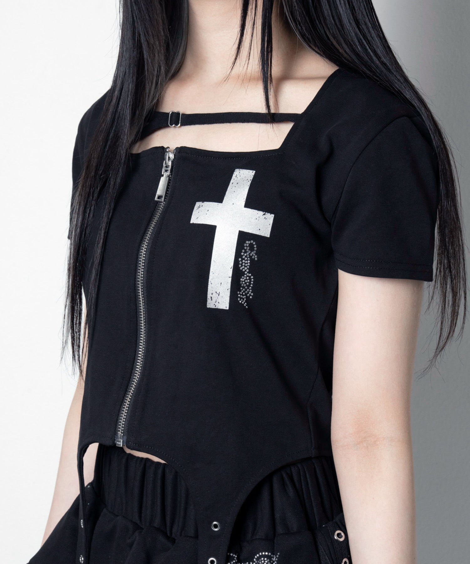 【LAZY SLAY】ストラップジップトップス