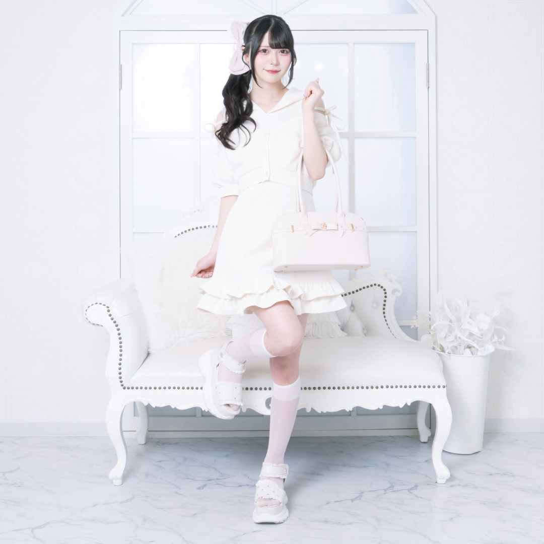 《LAFARY closet》ロゴエンボスボストンバッグ