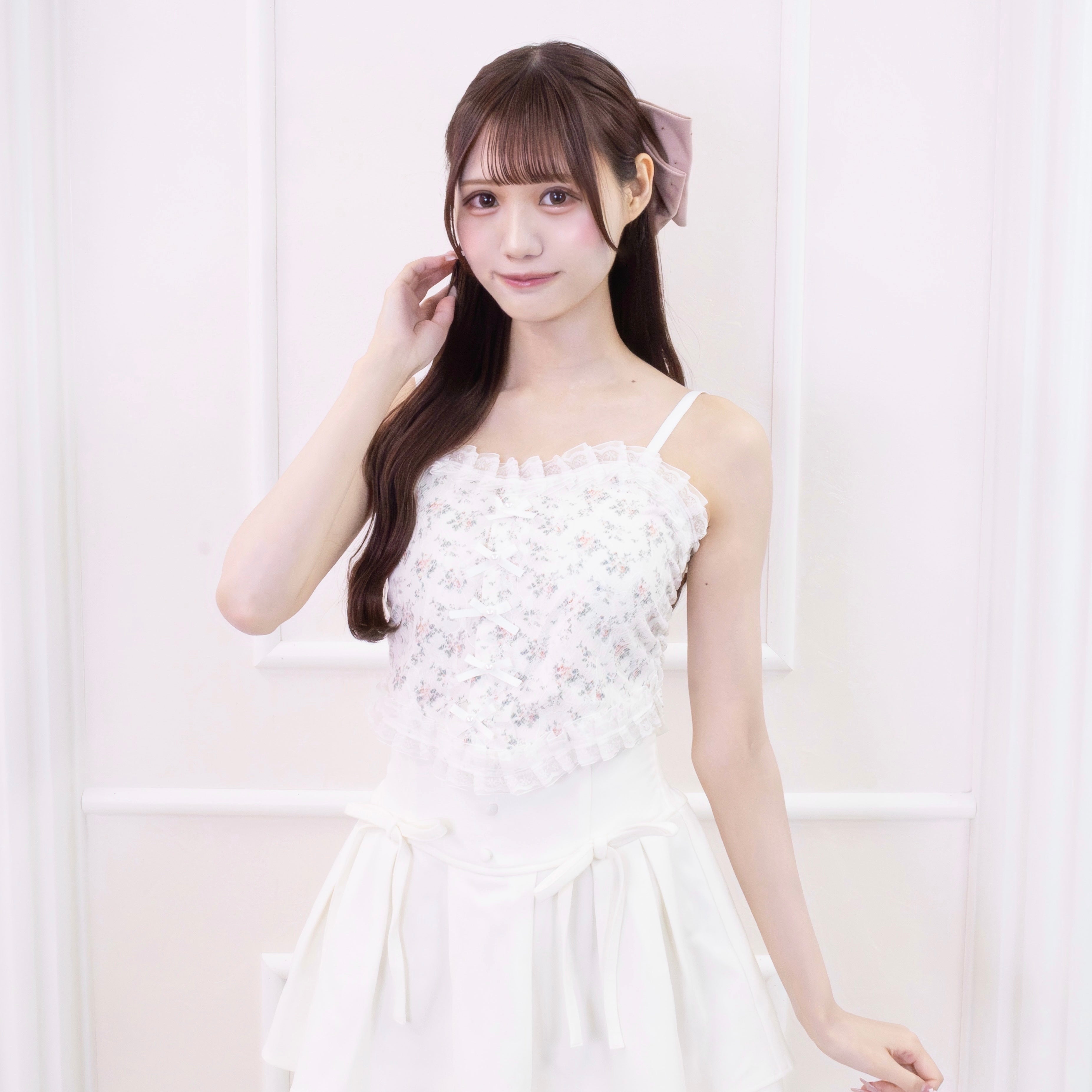 《LAFARY》パッド付き花柄キャミソール