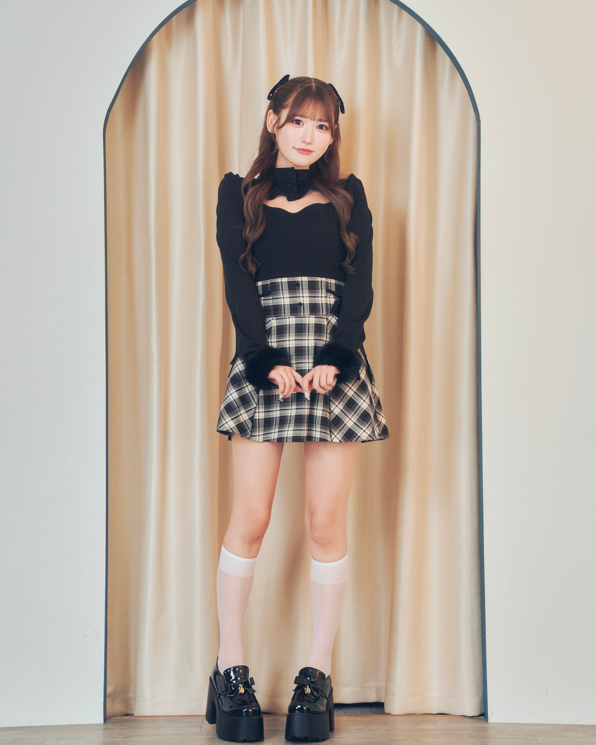 《LAFARY》デコルテ開きハイネックトップス