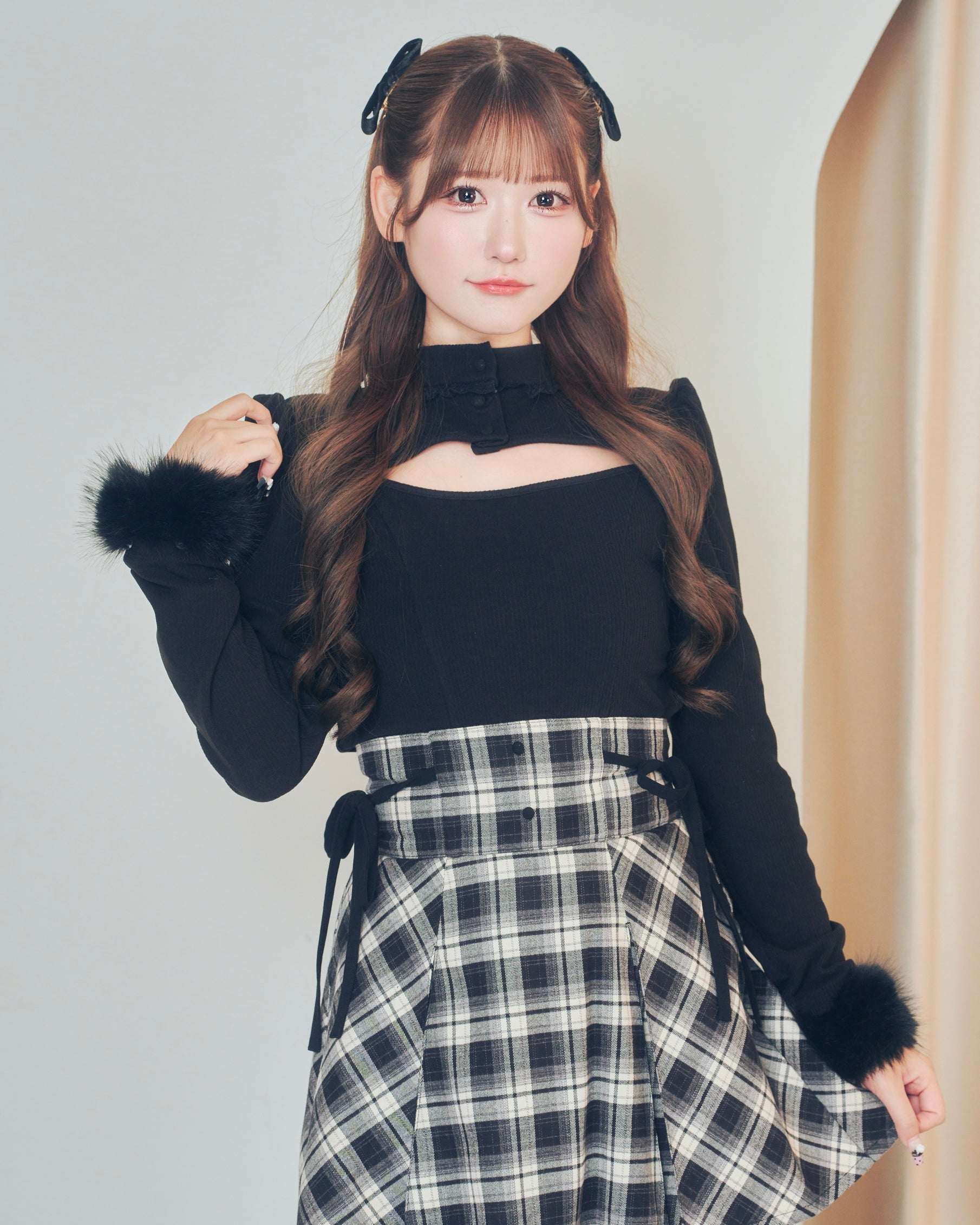 《LAFARY》デコルテ開きハイネックトップス