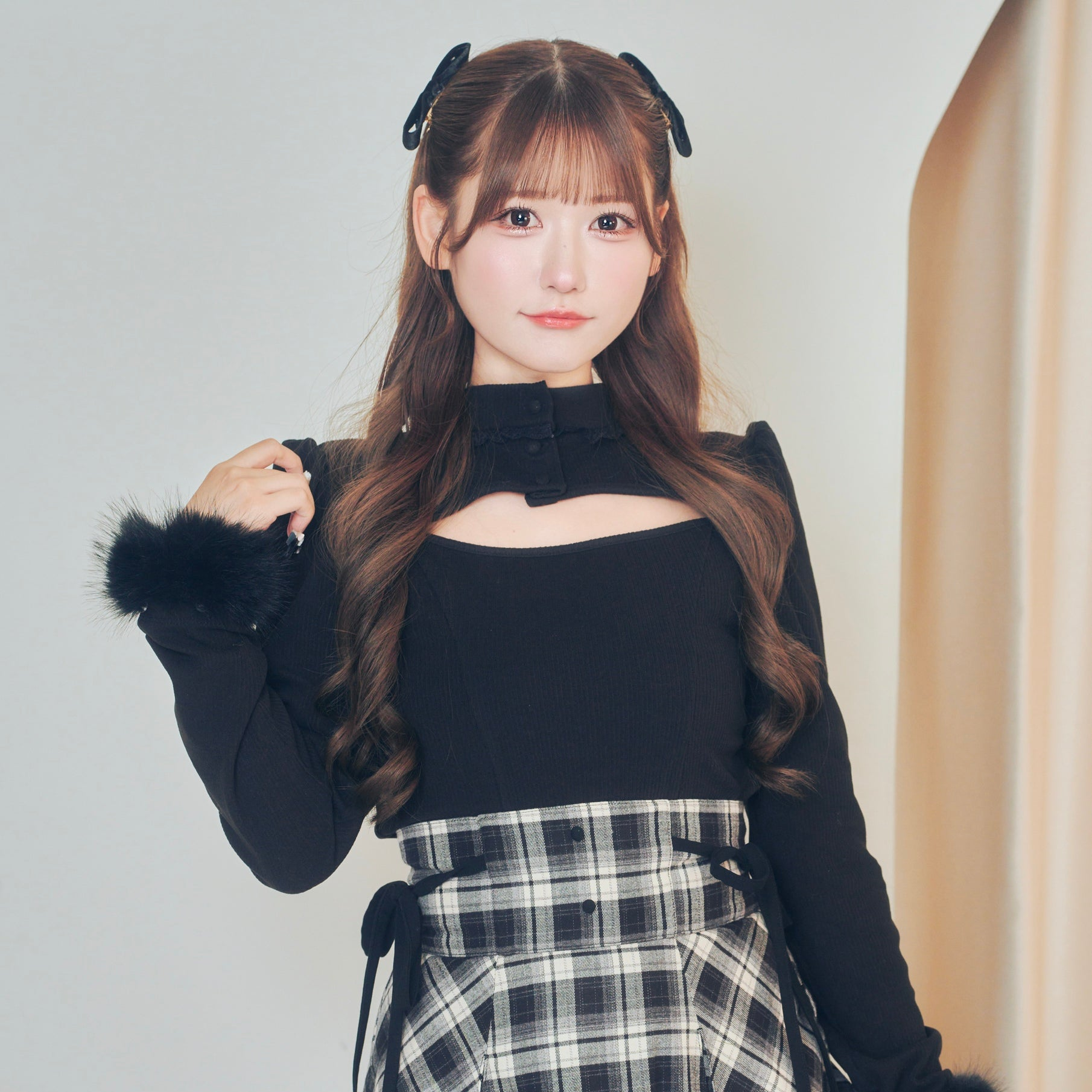 《LAFARY》デコルテ開きハイネックトップス