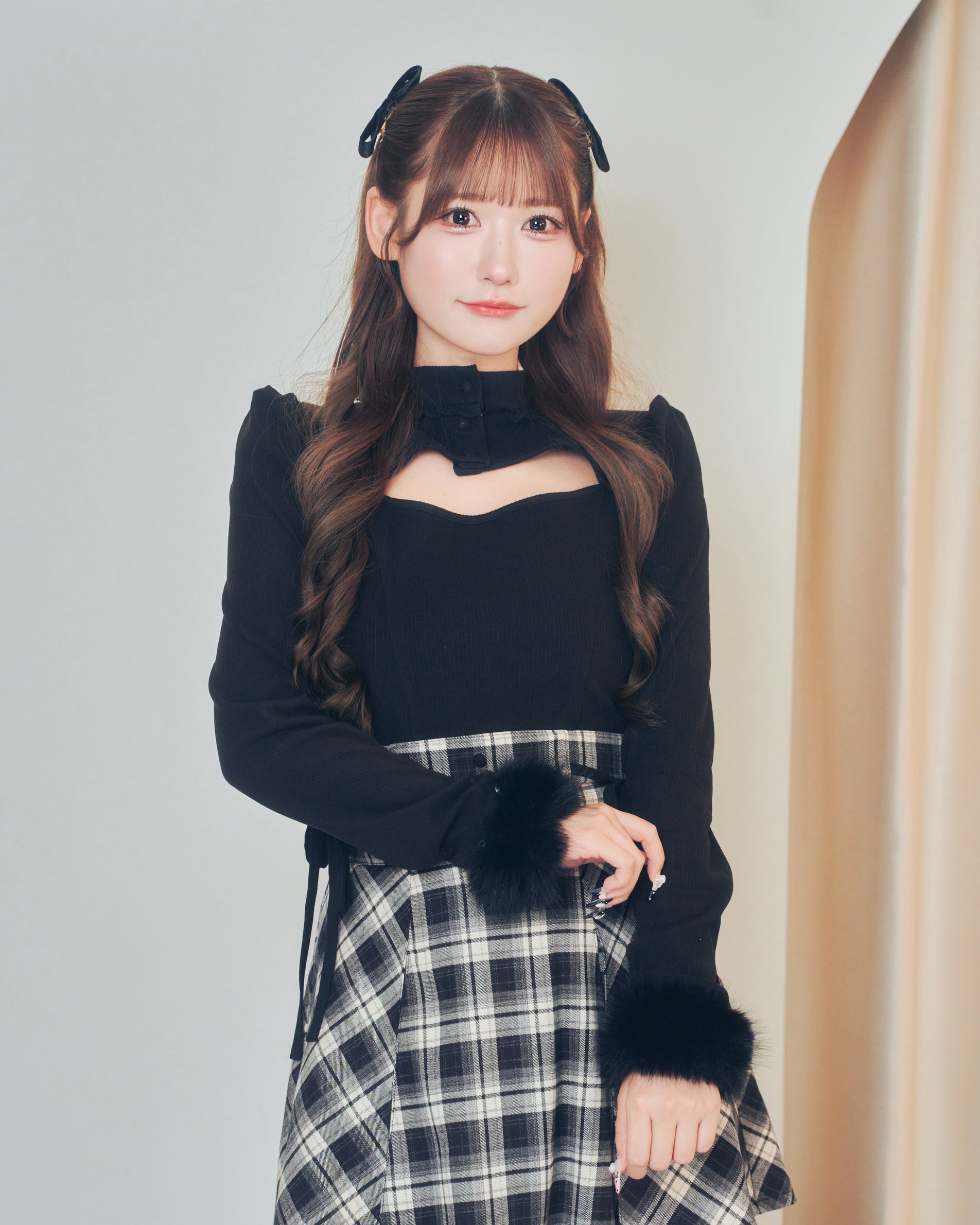 《LAFARY》デコルテ開きハイネックトップス