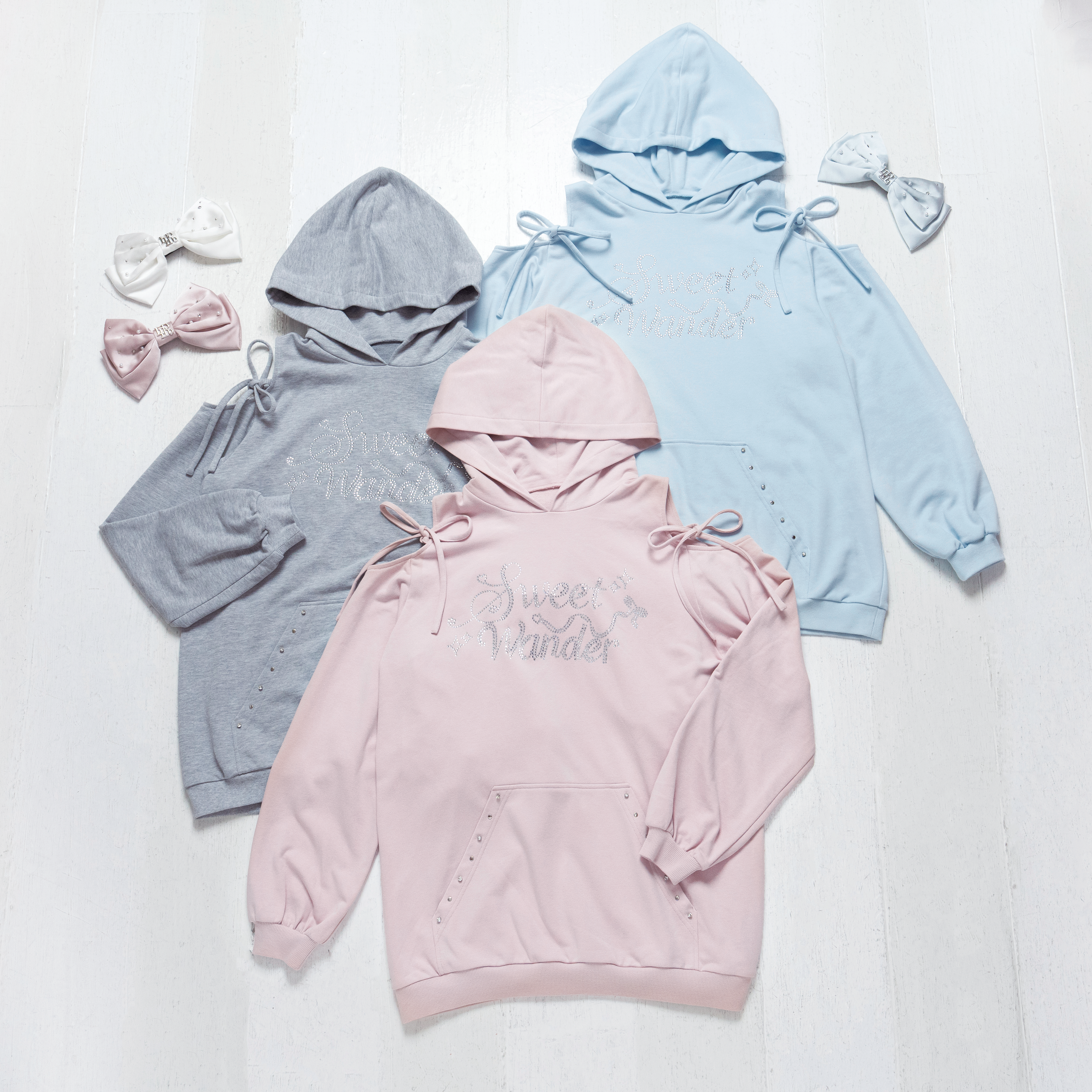 《LAFARY closet》ラインストーンロゴパーカー