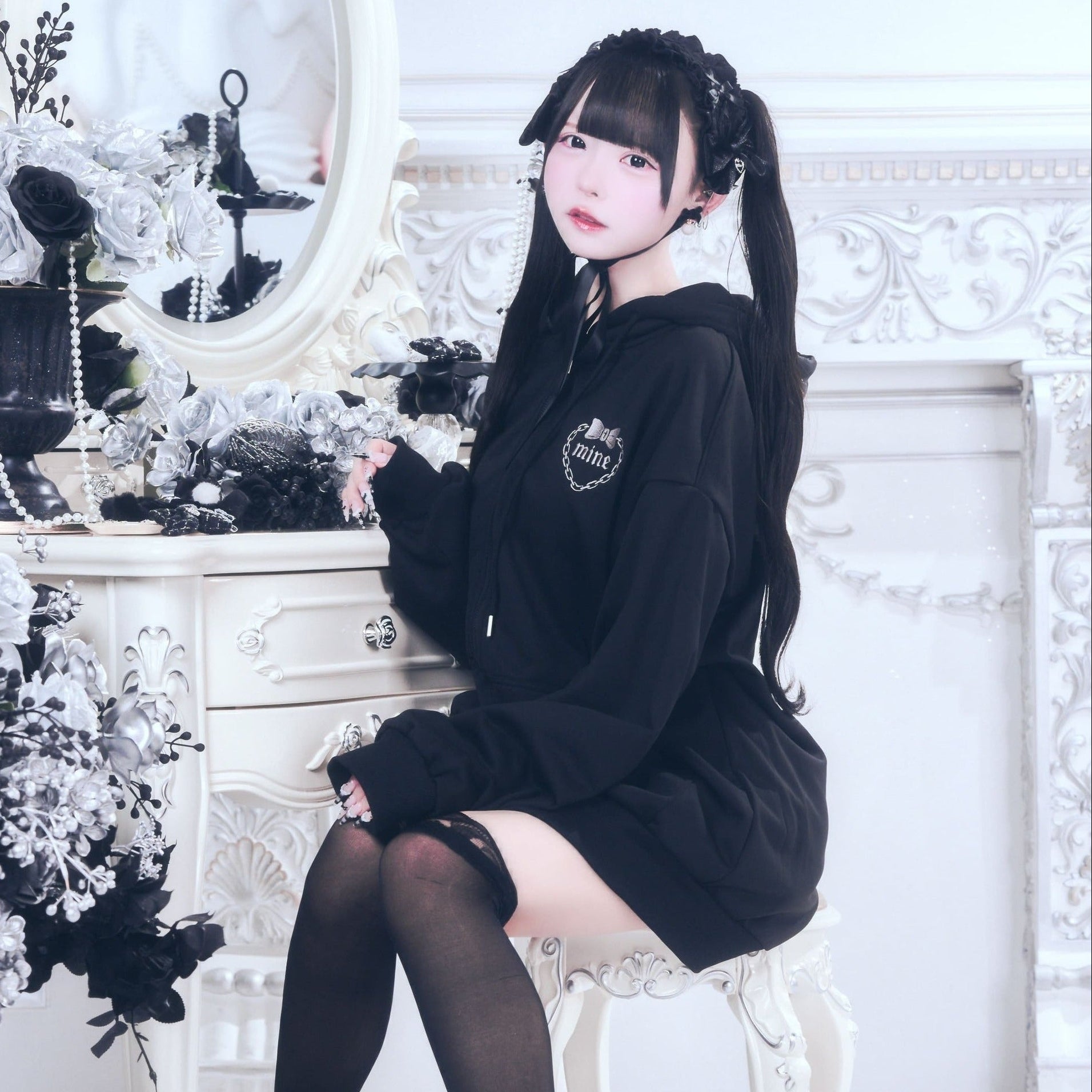 【美品】バーバリーロンドンイングランド　ロングパーカー　LOVE 黒　ブラック 美品】バーバリーロンドンイングランド ロングパーカー LOVE 黒