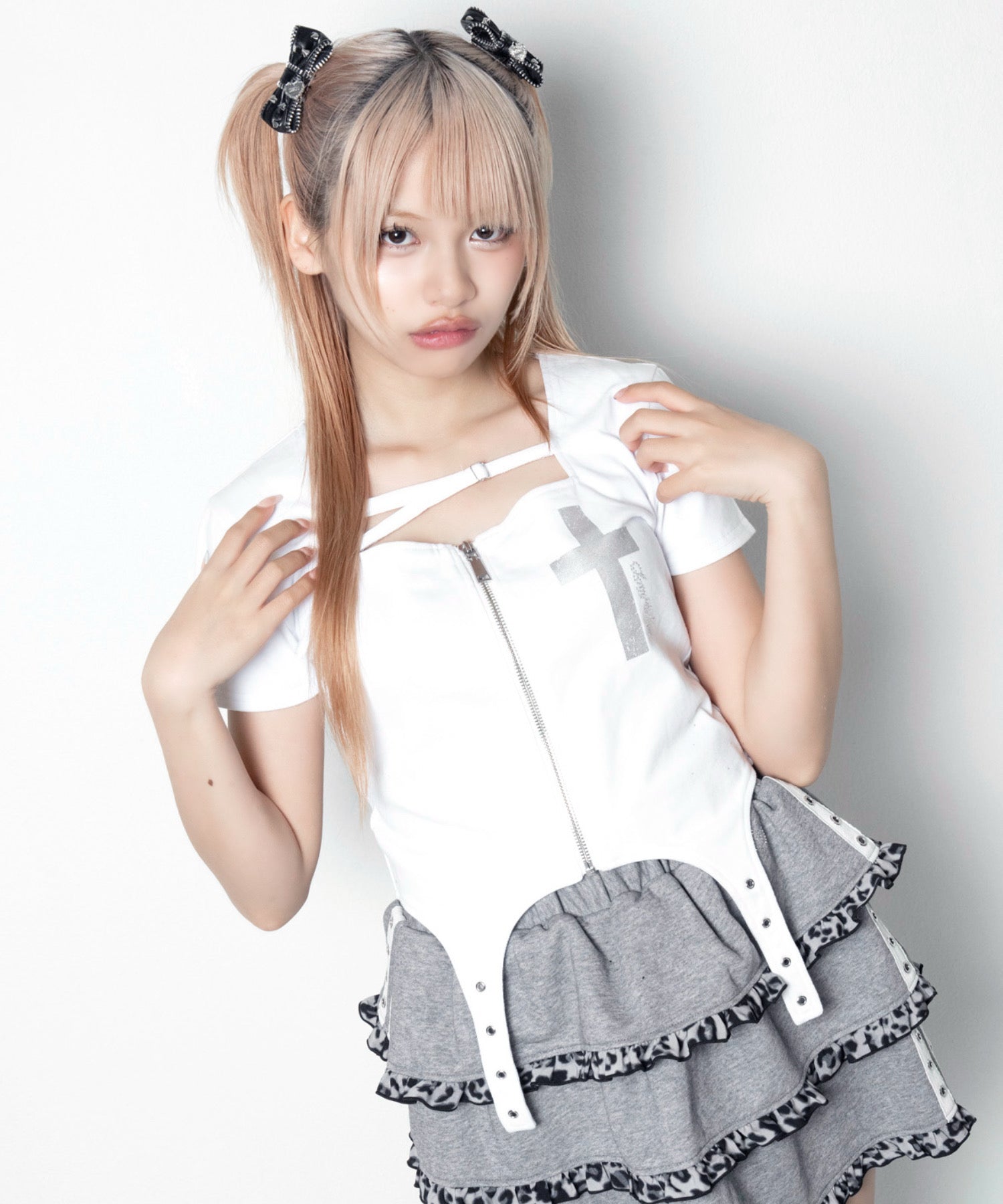 【LAZY SLAY】ストラップジップトップス
