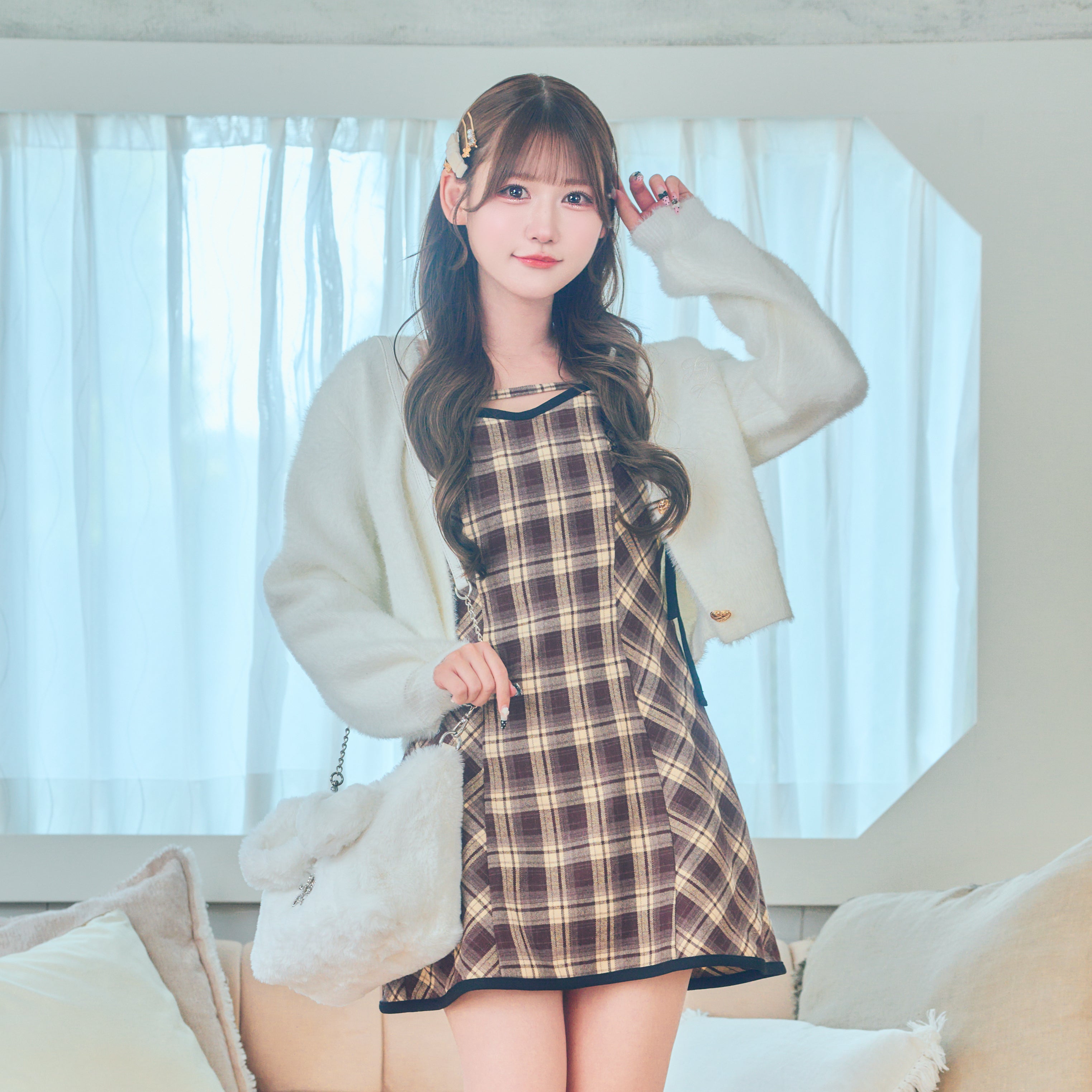 《LAFARY》ブローチ付きファーバッグ