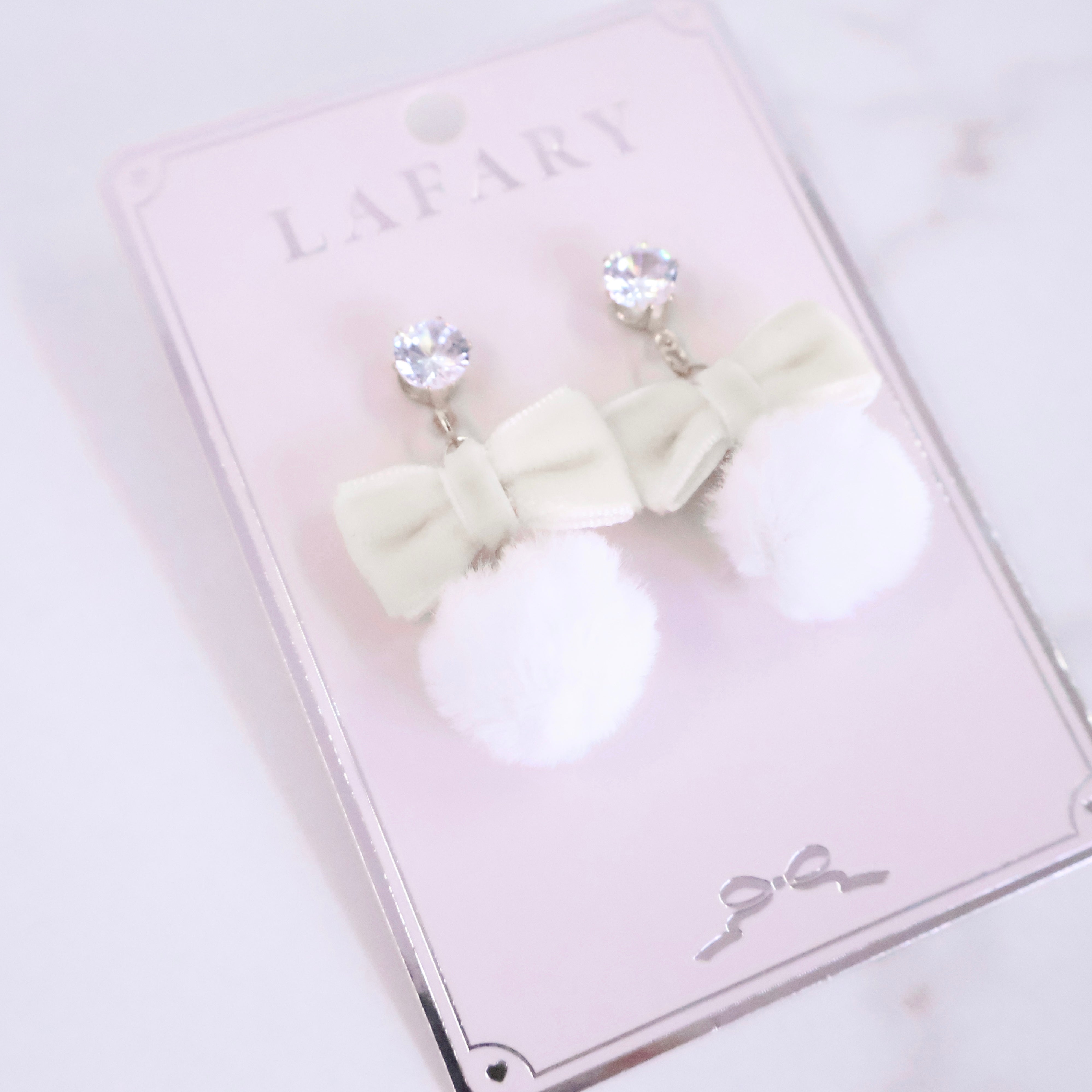 《LAFARY》リボンファーピアス