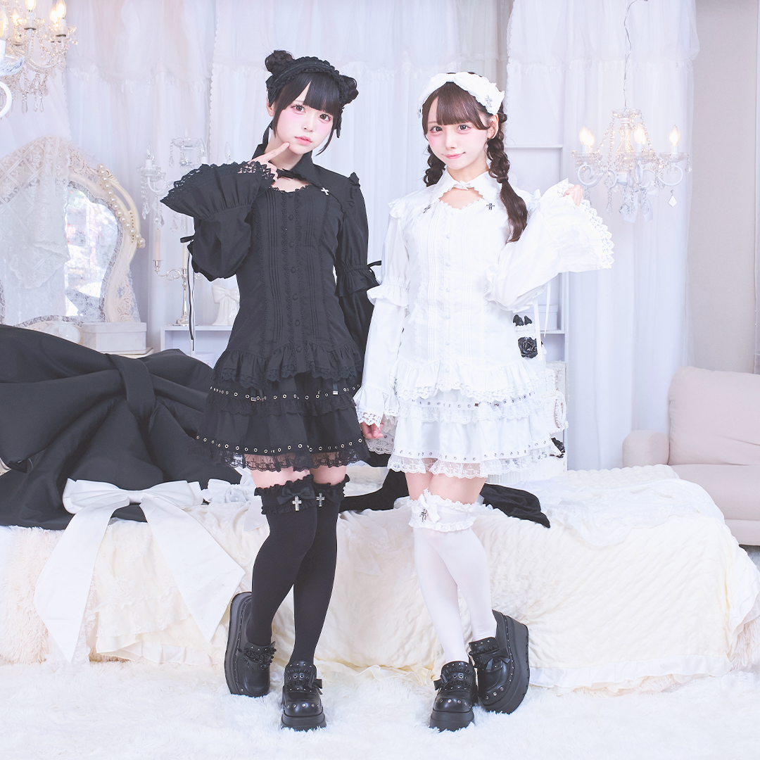 《mine》ロゴクロスベルスリーブブラウス