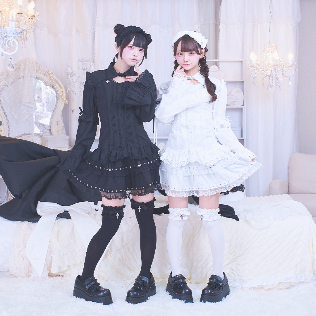 《mine》ロゴクロスベルスリーブブラウス