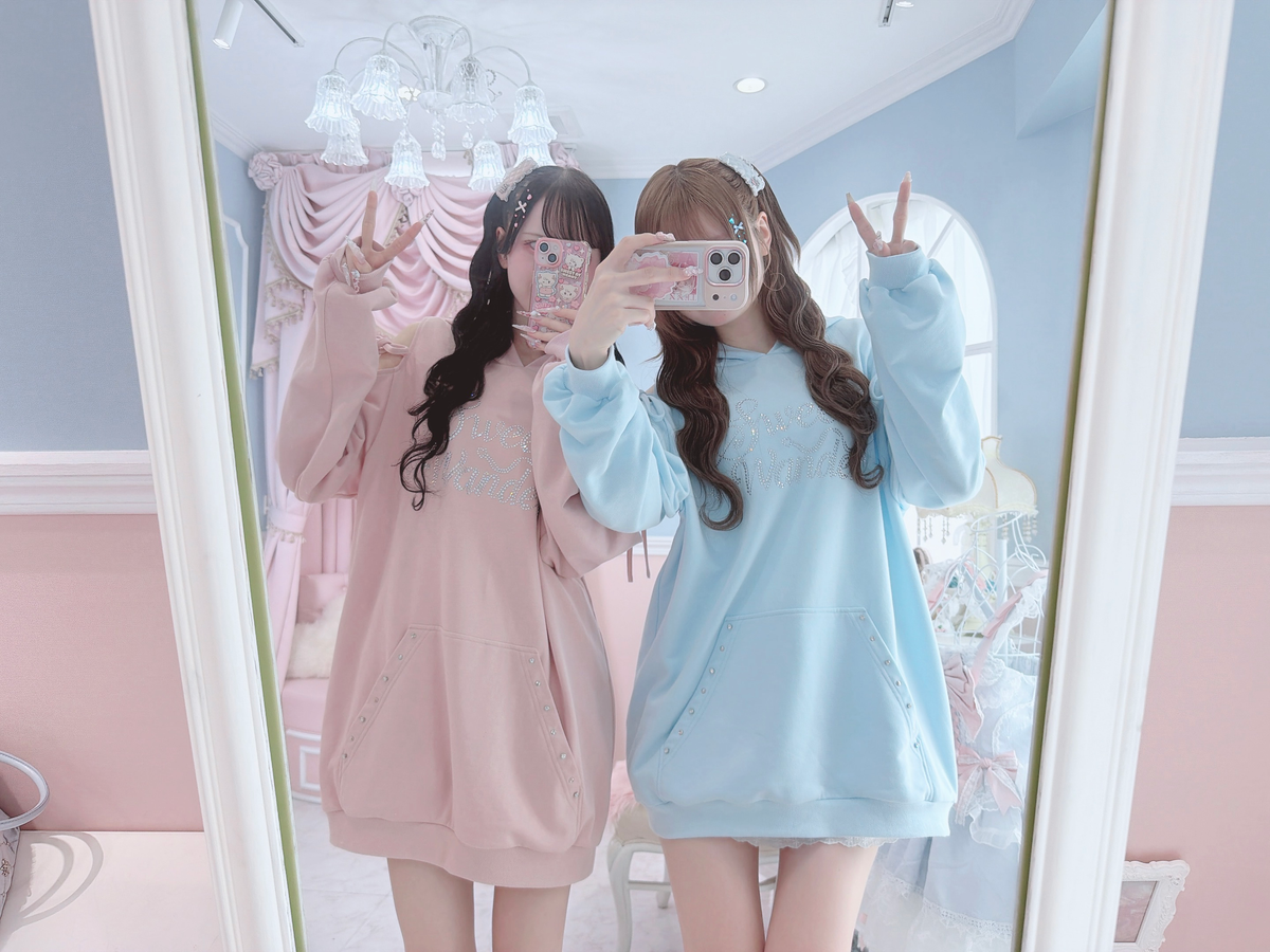 《LAFARY closet》ラインストーンロゴパーカー