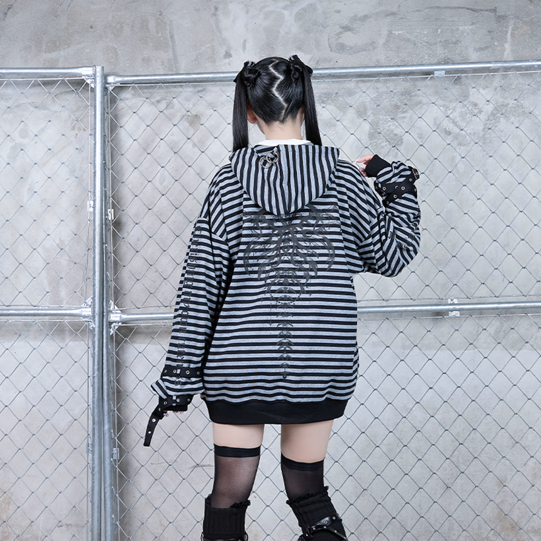 《mine》ゴシックプリントベルトパーカー