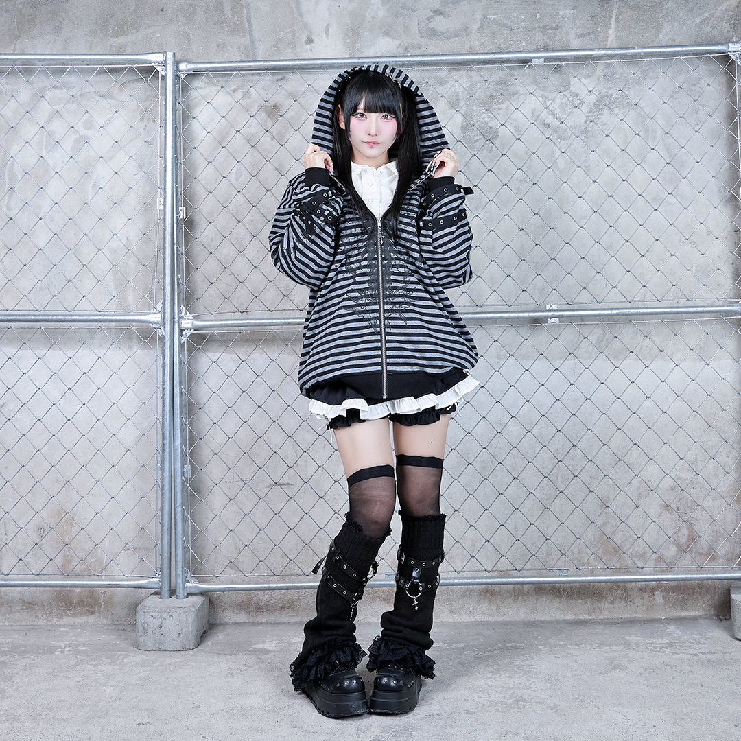 《mine》ゴシックプリントベルトパーカー