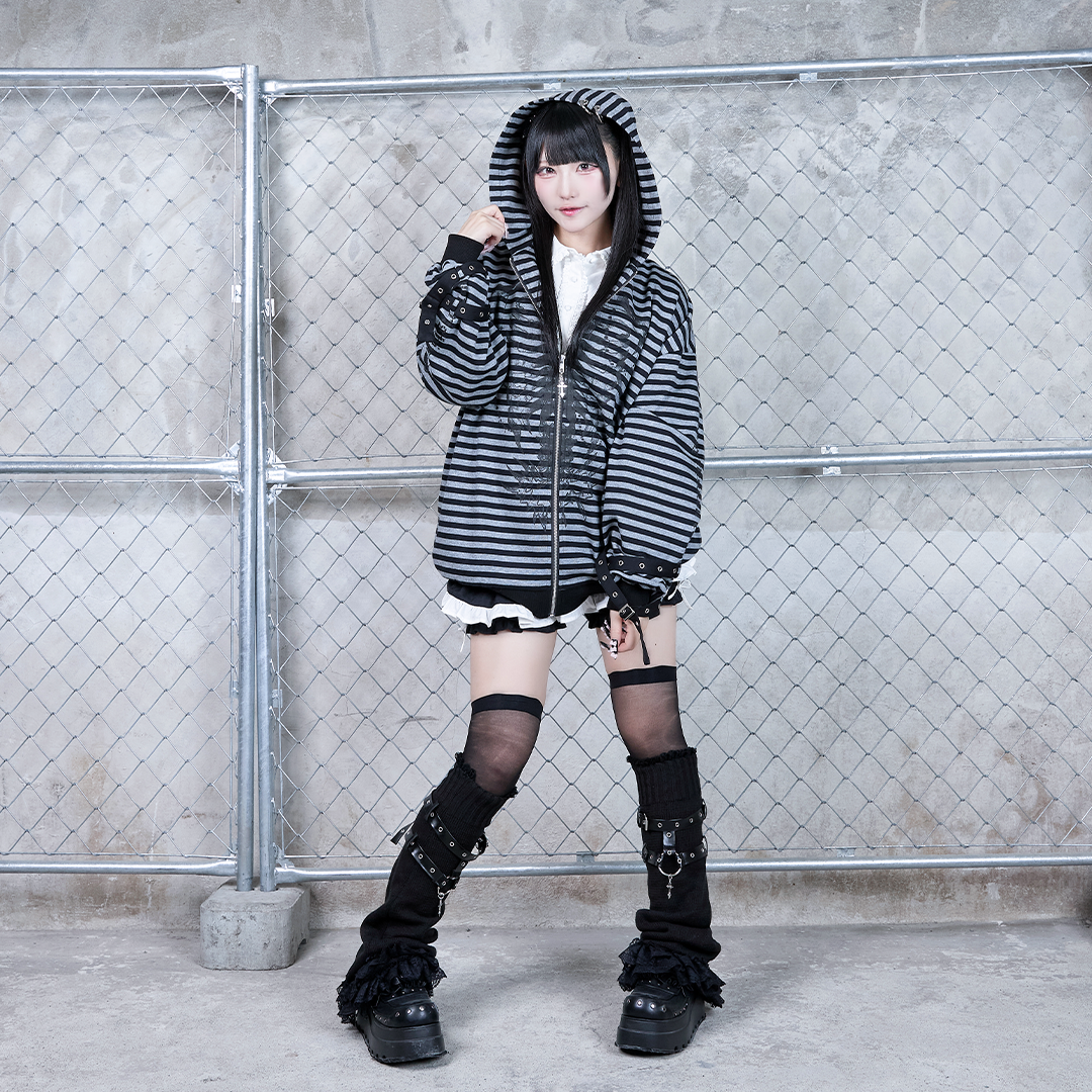 《mine》ゴシックプリントベルトパーカー