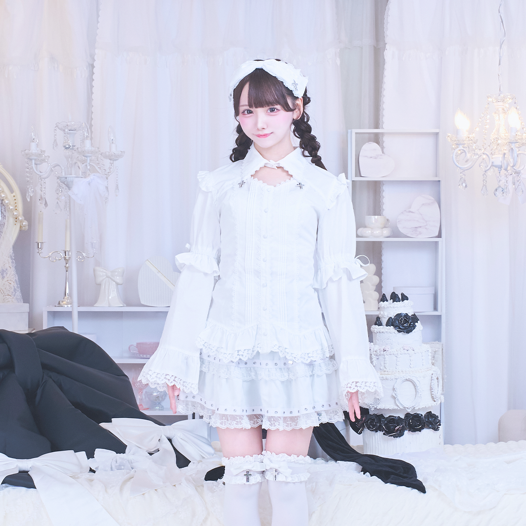 《mine》ロゴクロスベルスリーブブラウス