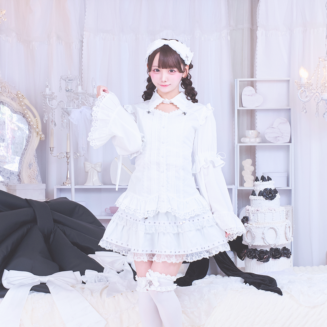 《mine》ロゴクロスベルスリーブブラウス