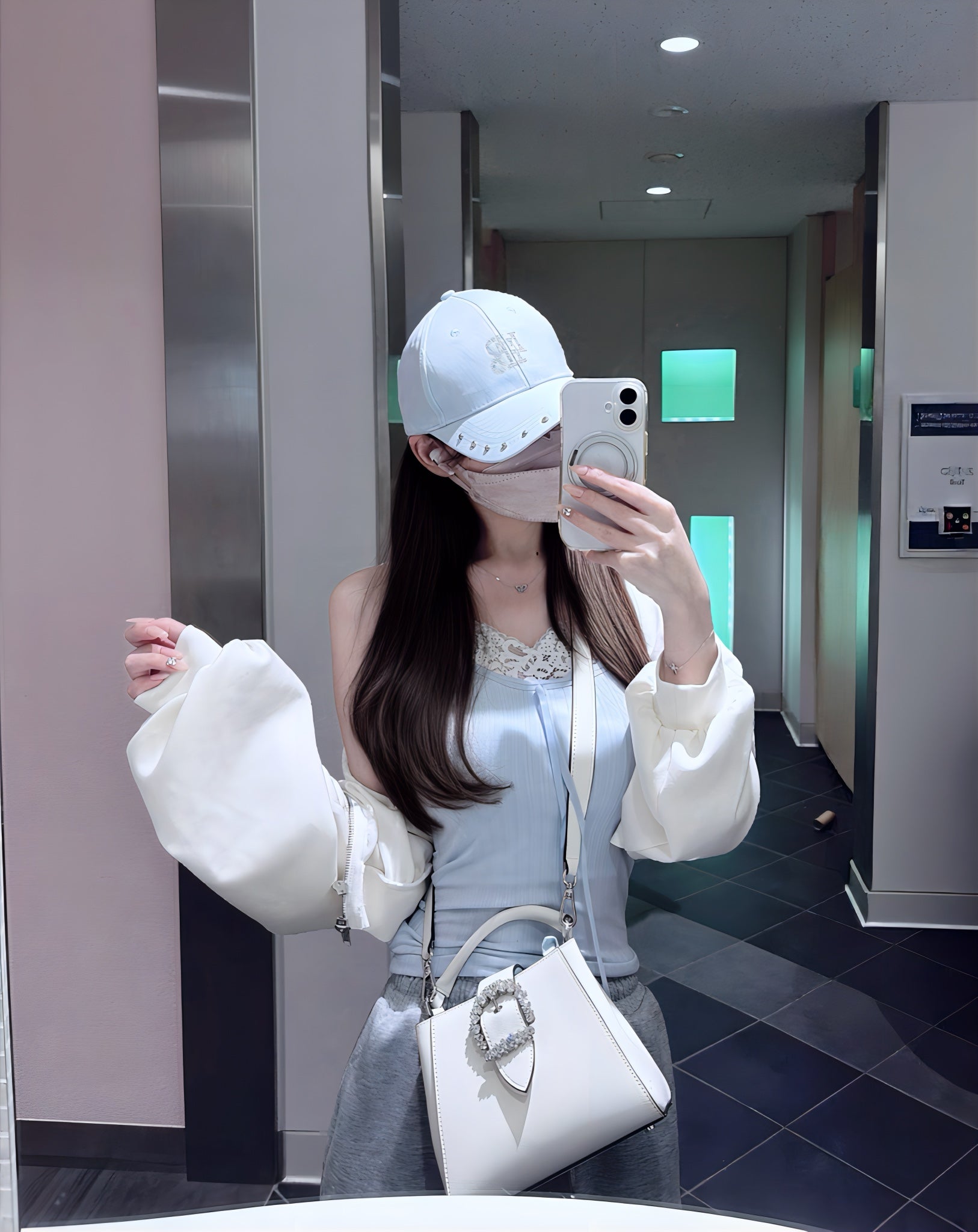 《LAFARY closet》ロゴスタッズキャップ