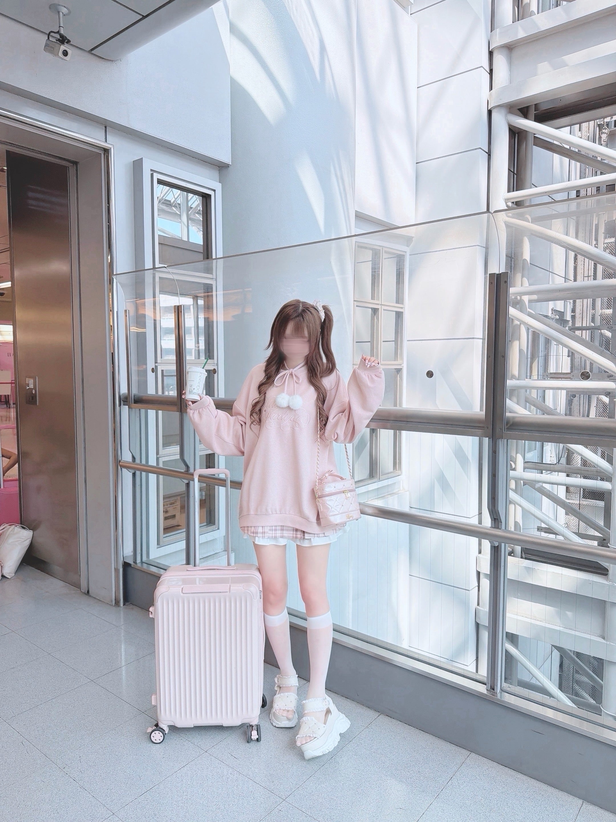 《LAFARY closet》ポンポンロゴプルオーバー