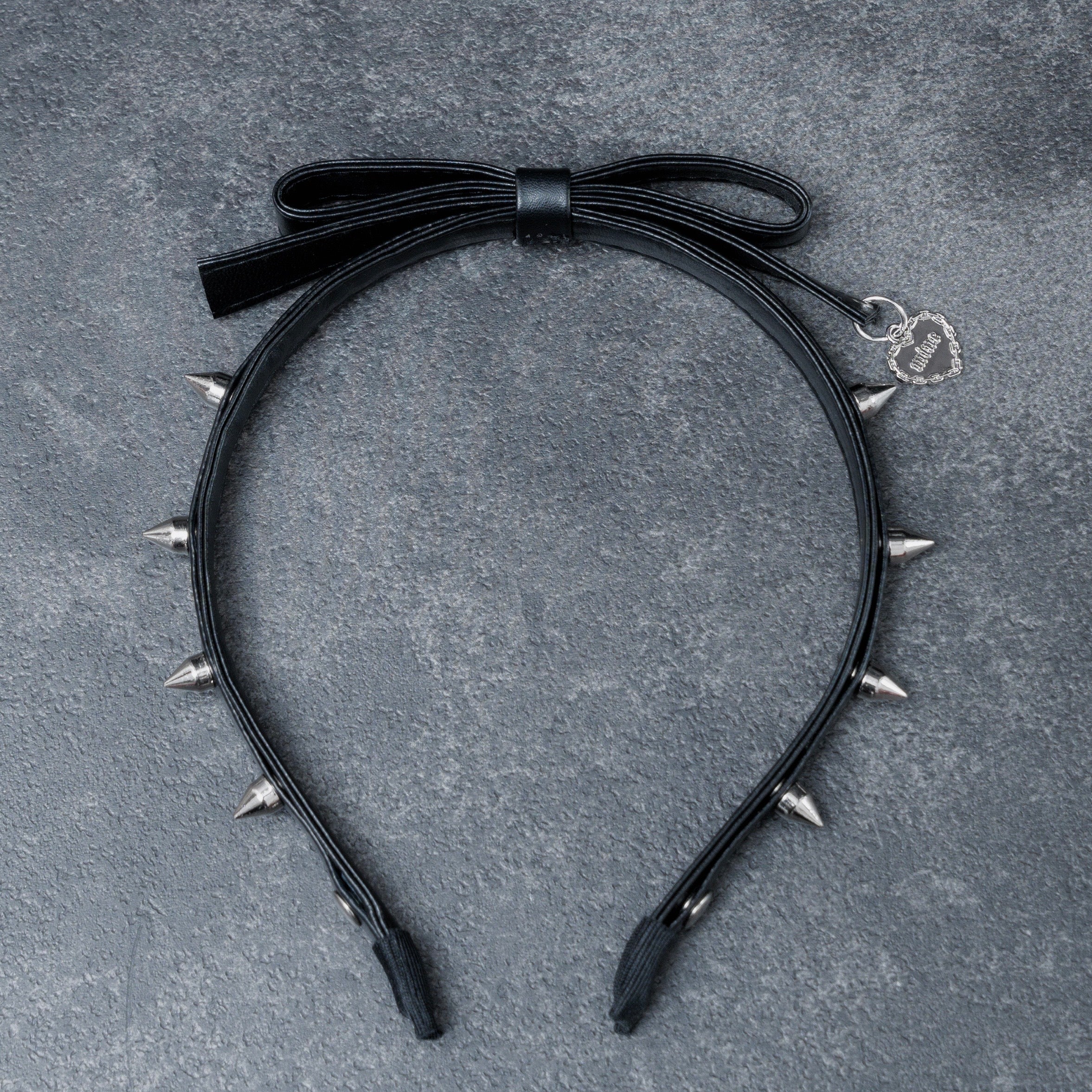 《mine》スタッズリボンカチューシャ