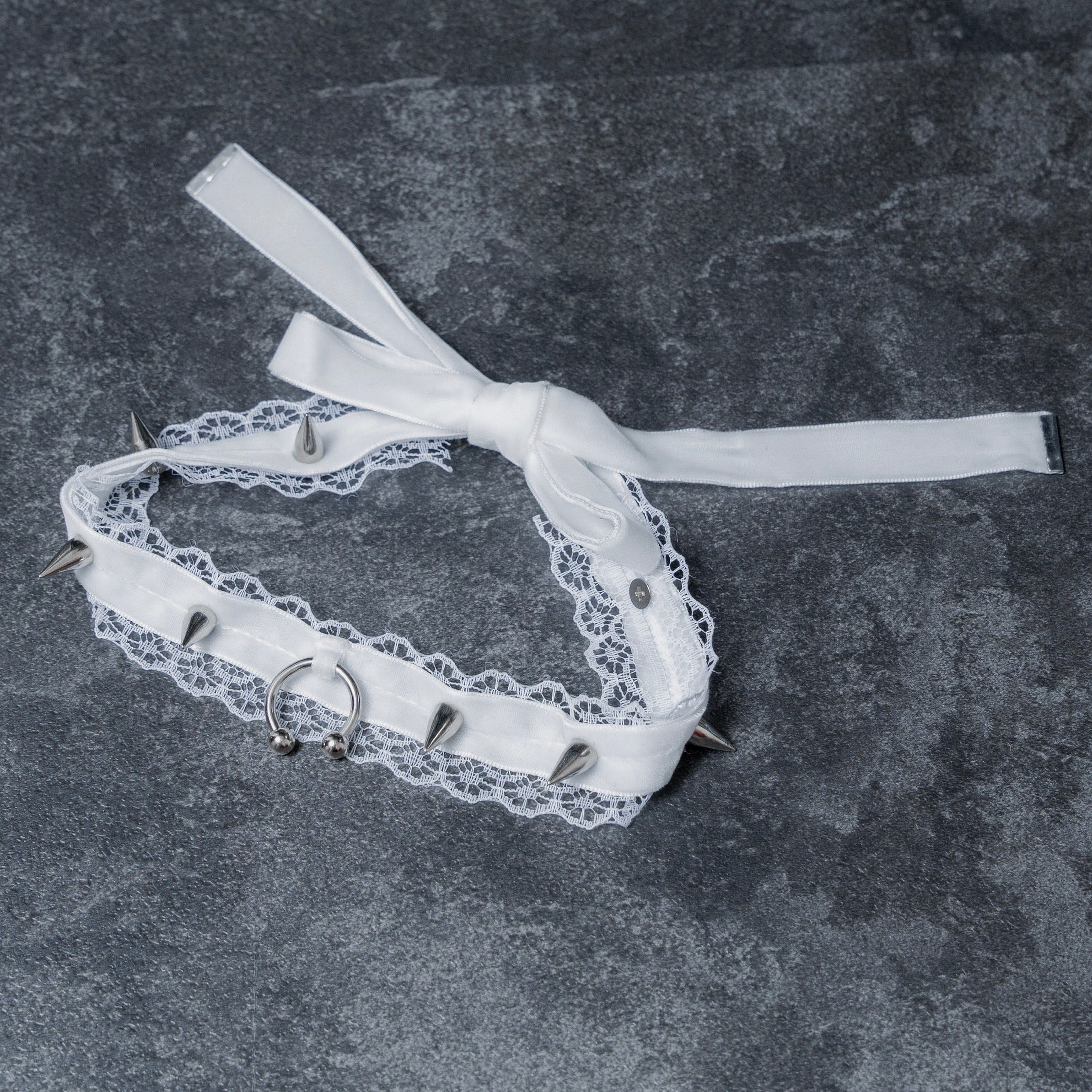 《mine》リボンスパイクチョーカー