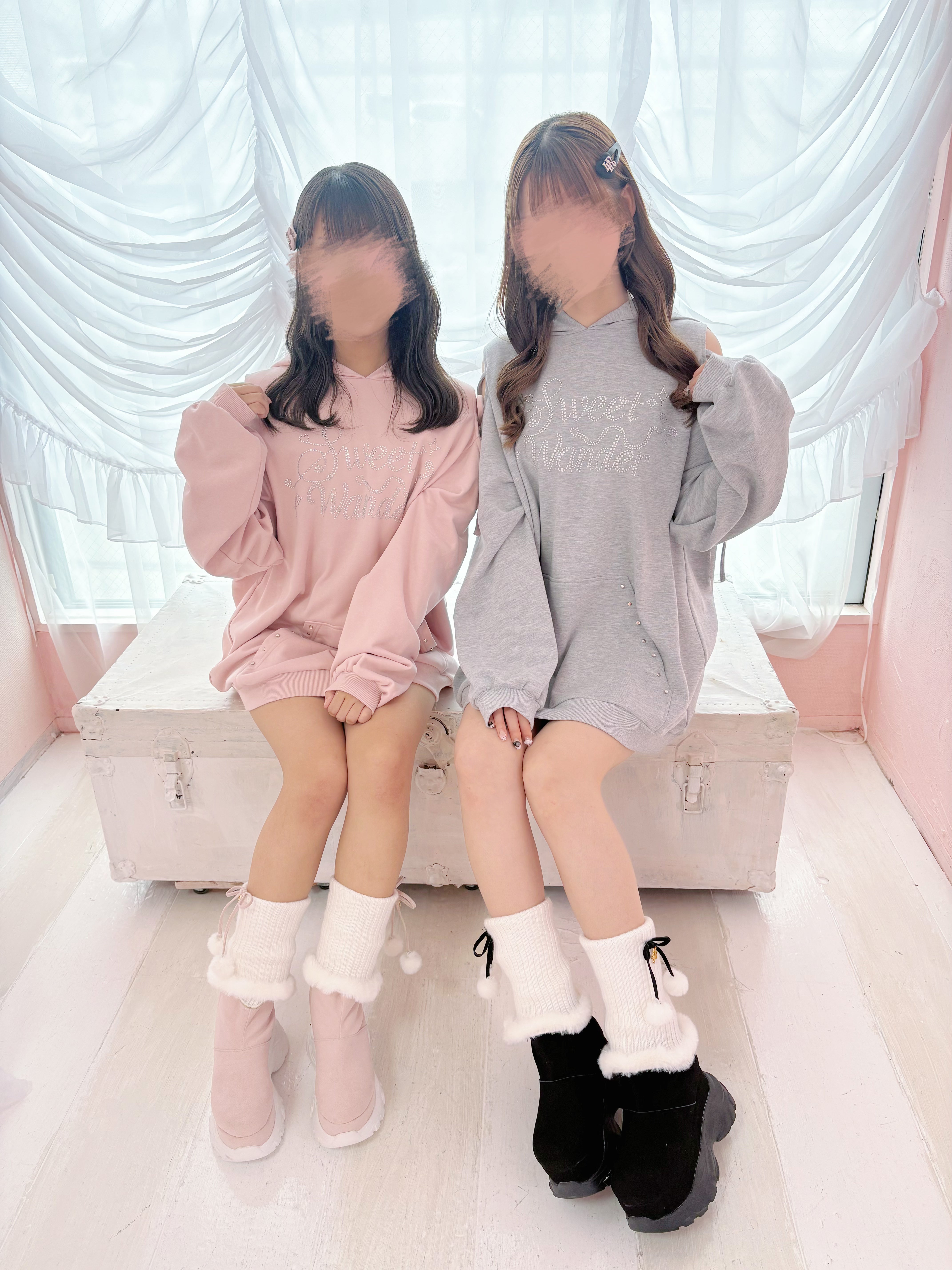 《LAFARY closet》ラインストーンロゴパーカー