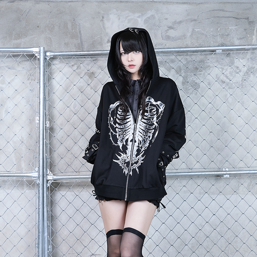 《mine》ゴシックプリントベルトパーカー