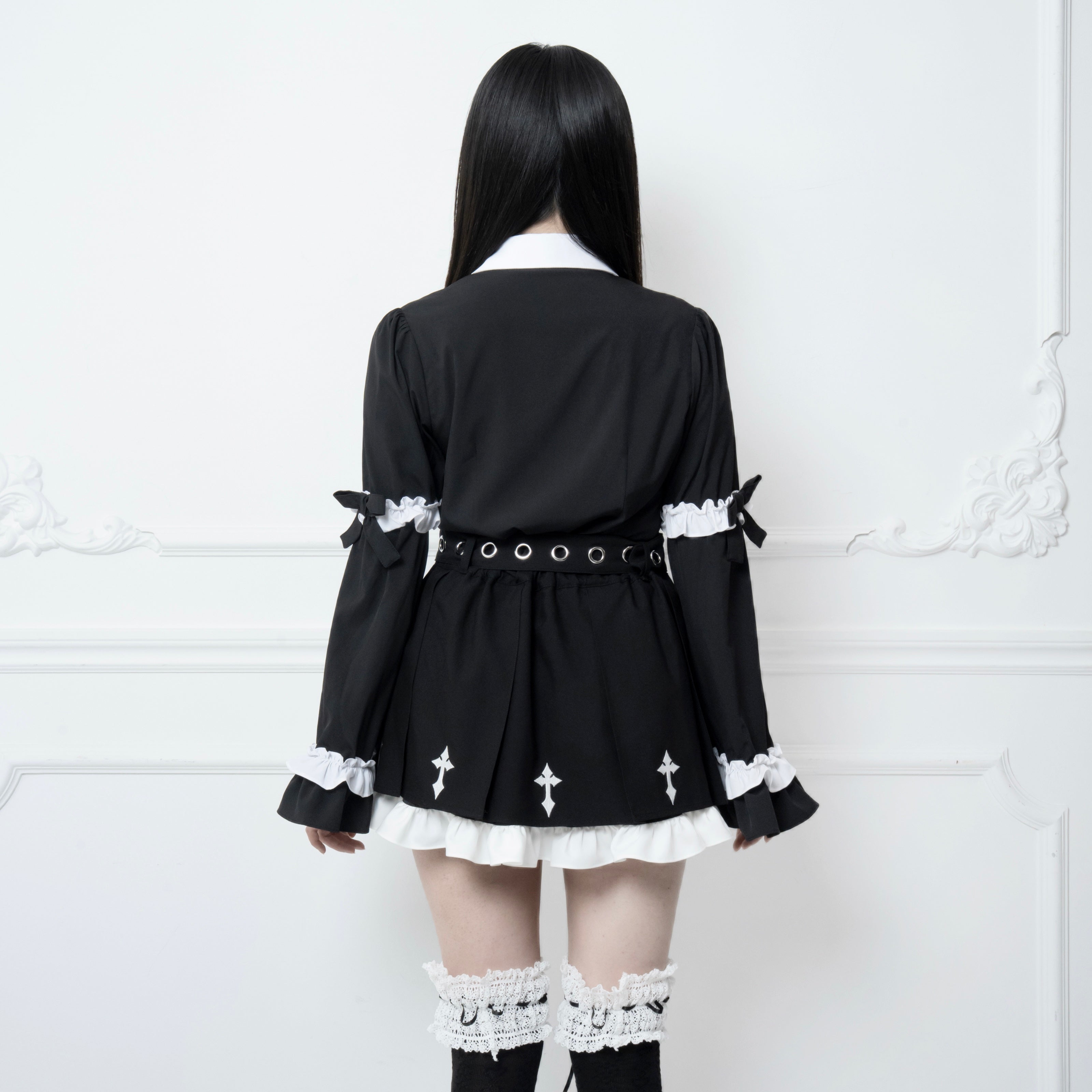 《mine》クロス刺繍ベルスリーブブラウス