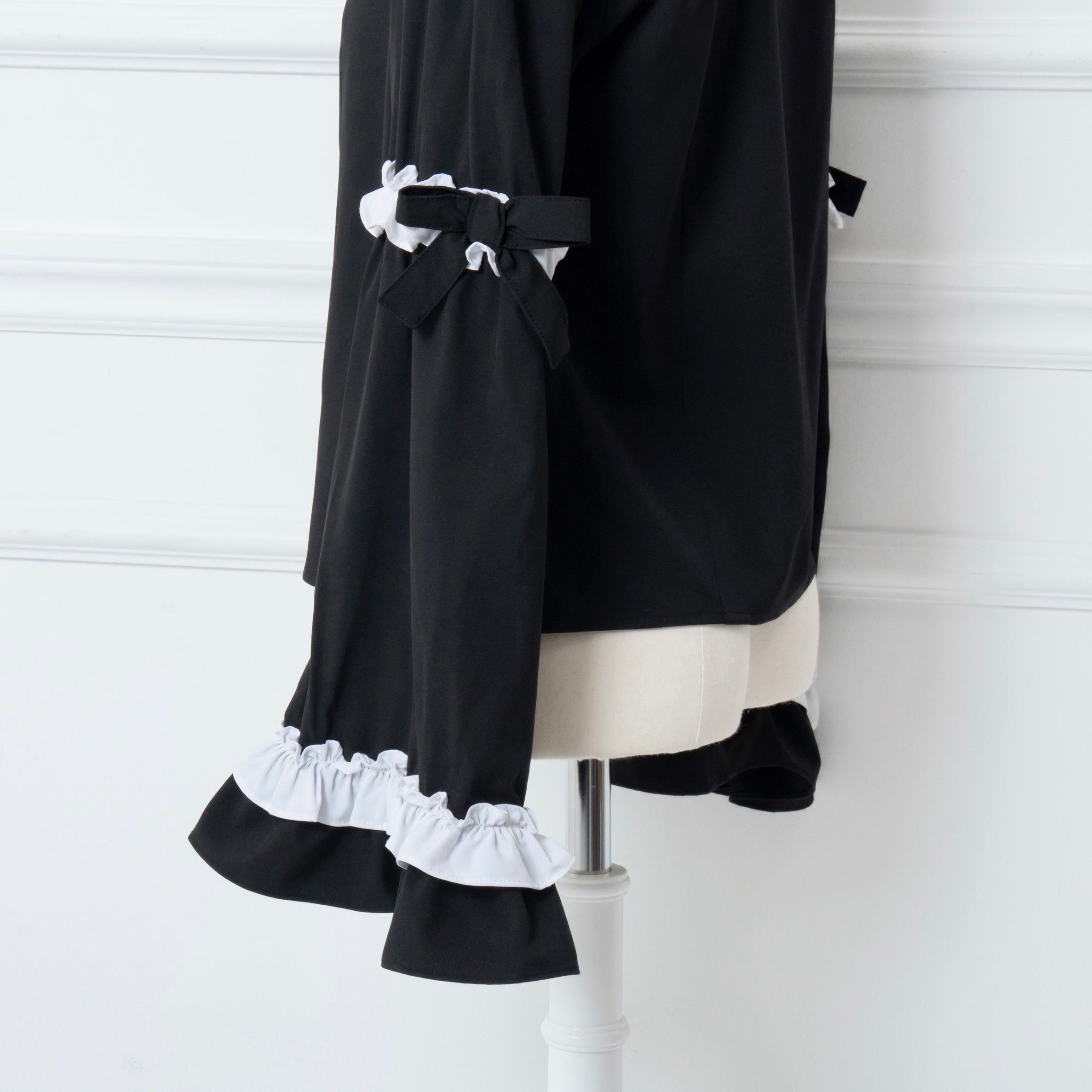 《mine》クロス刺繍ベルスリーブブラウス