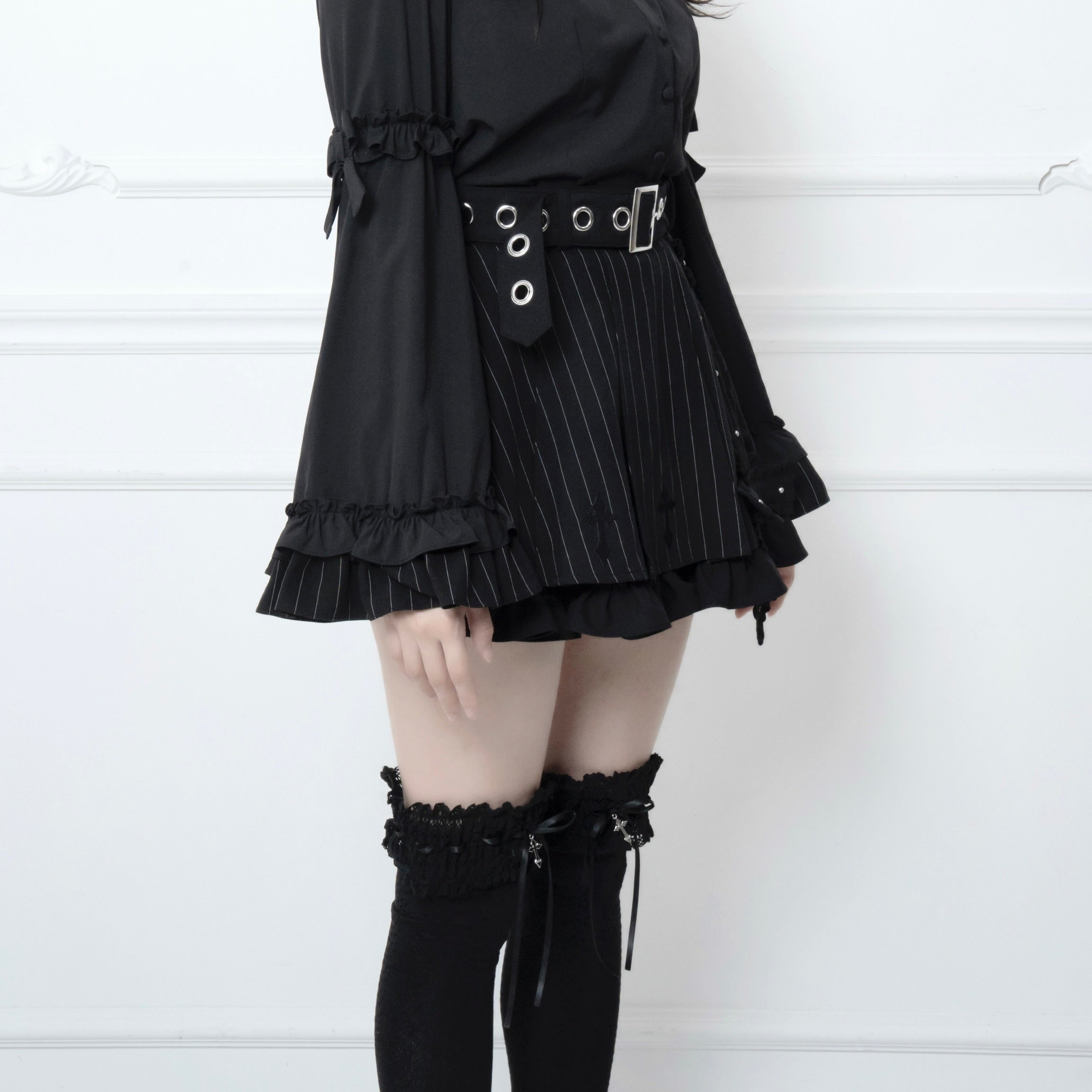 《mine》クロス刺繍ベルトプリーツスカート