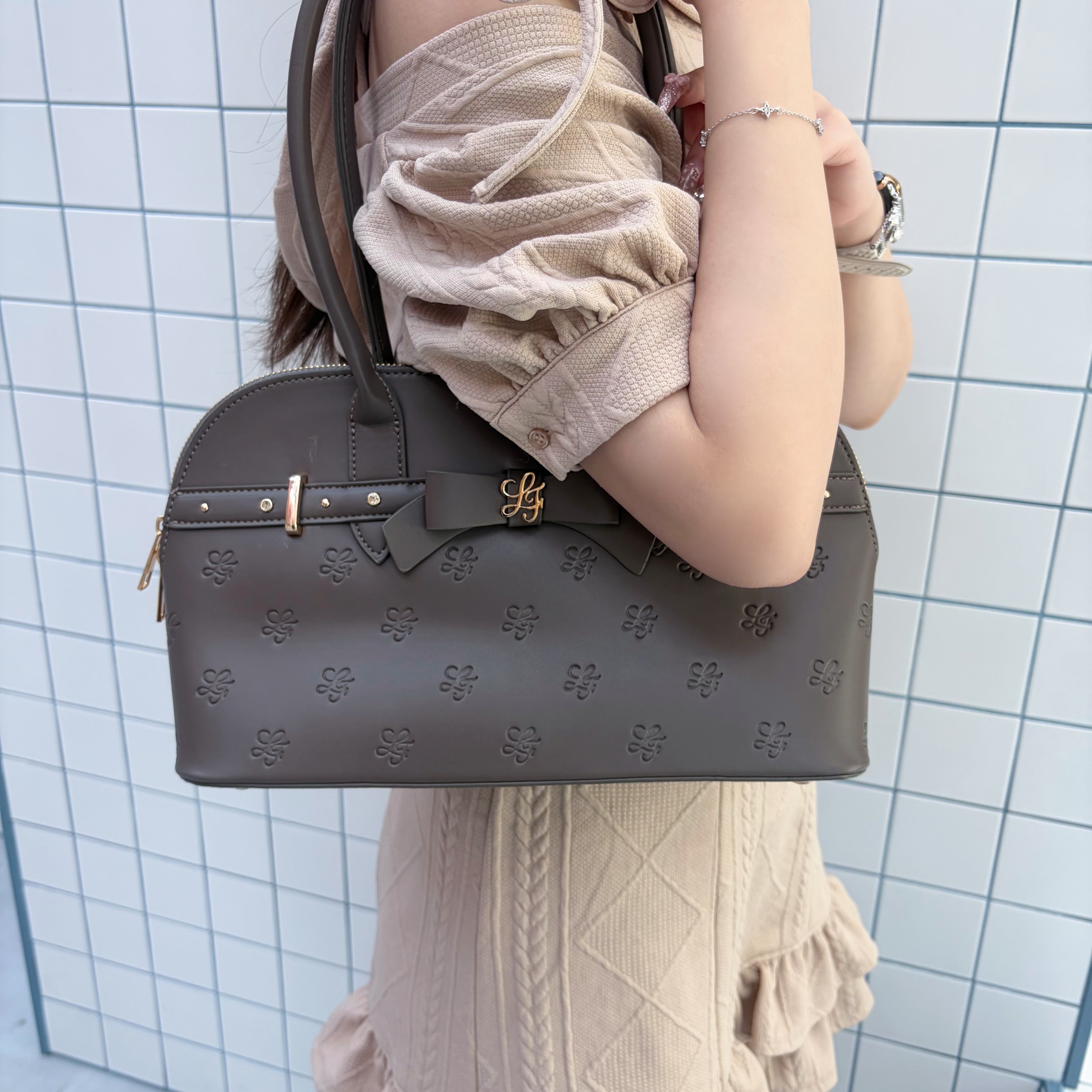 《LAFARY closet》ロゴエンボスボストンバッグ
