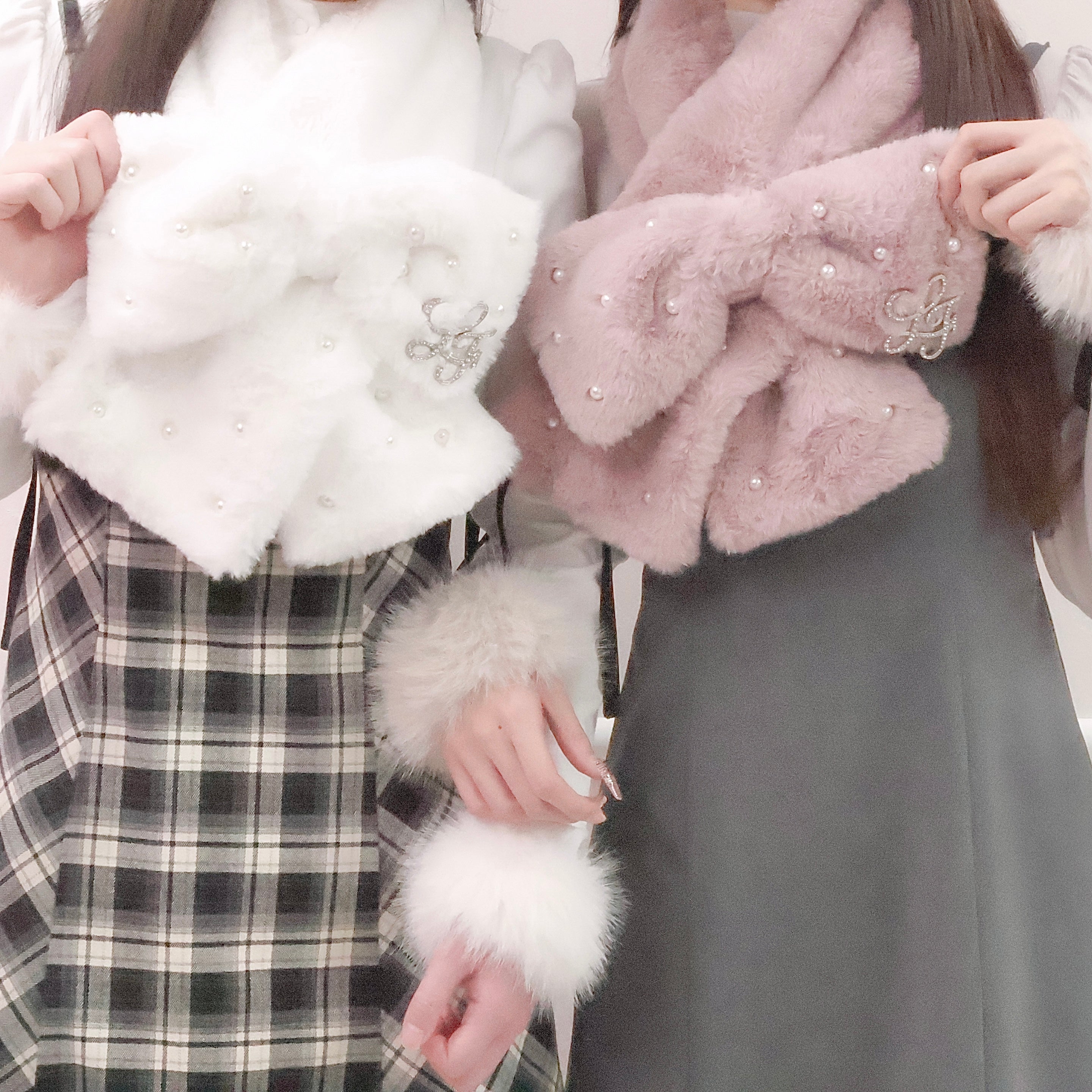 《LAFARY》ブローチ付きファーマフラー