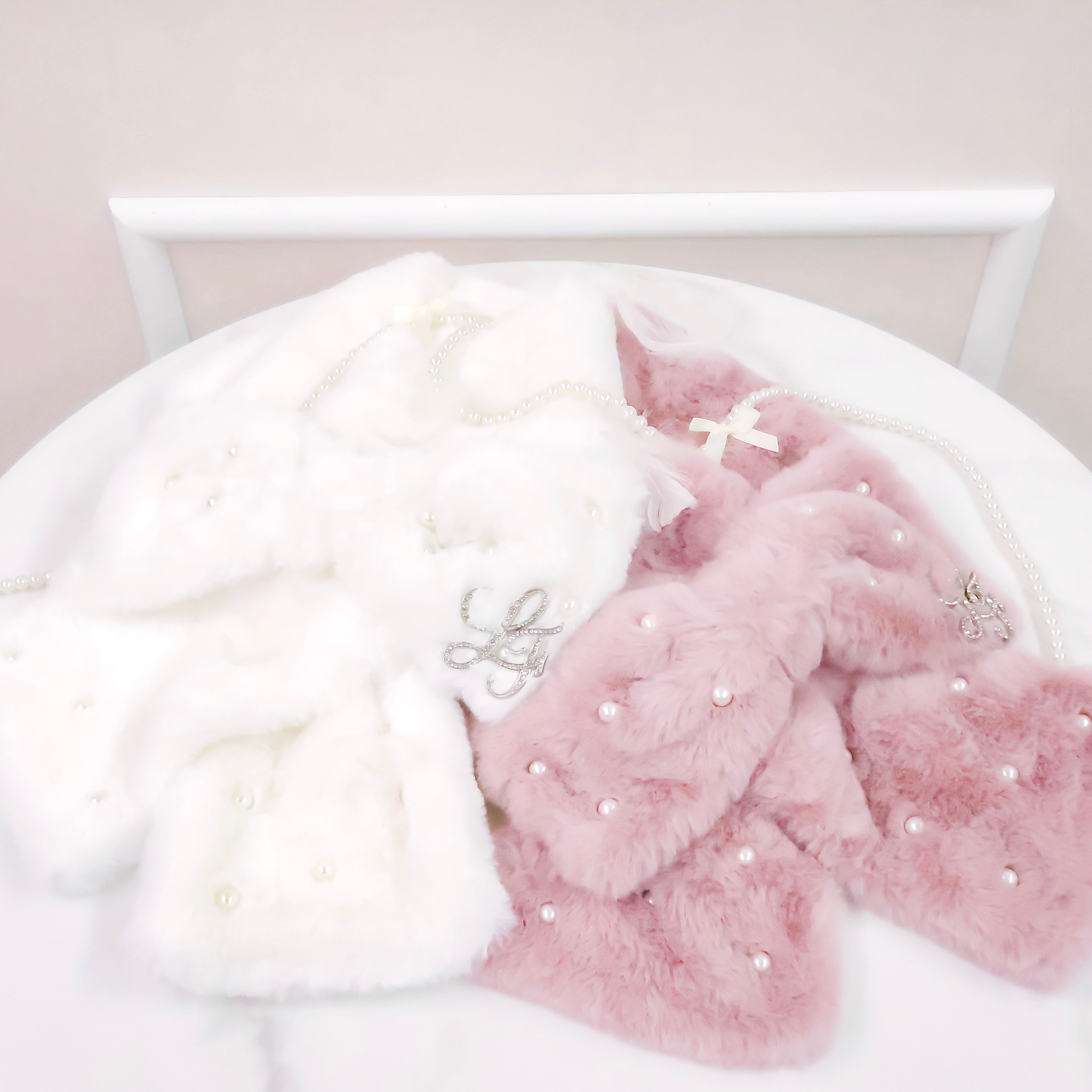 《LAFARY》ブローチ付きファーマフラー