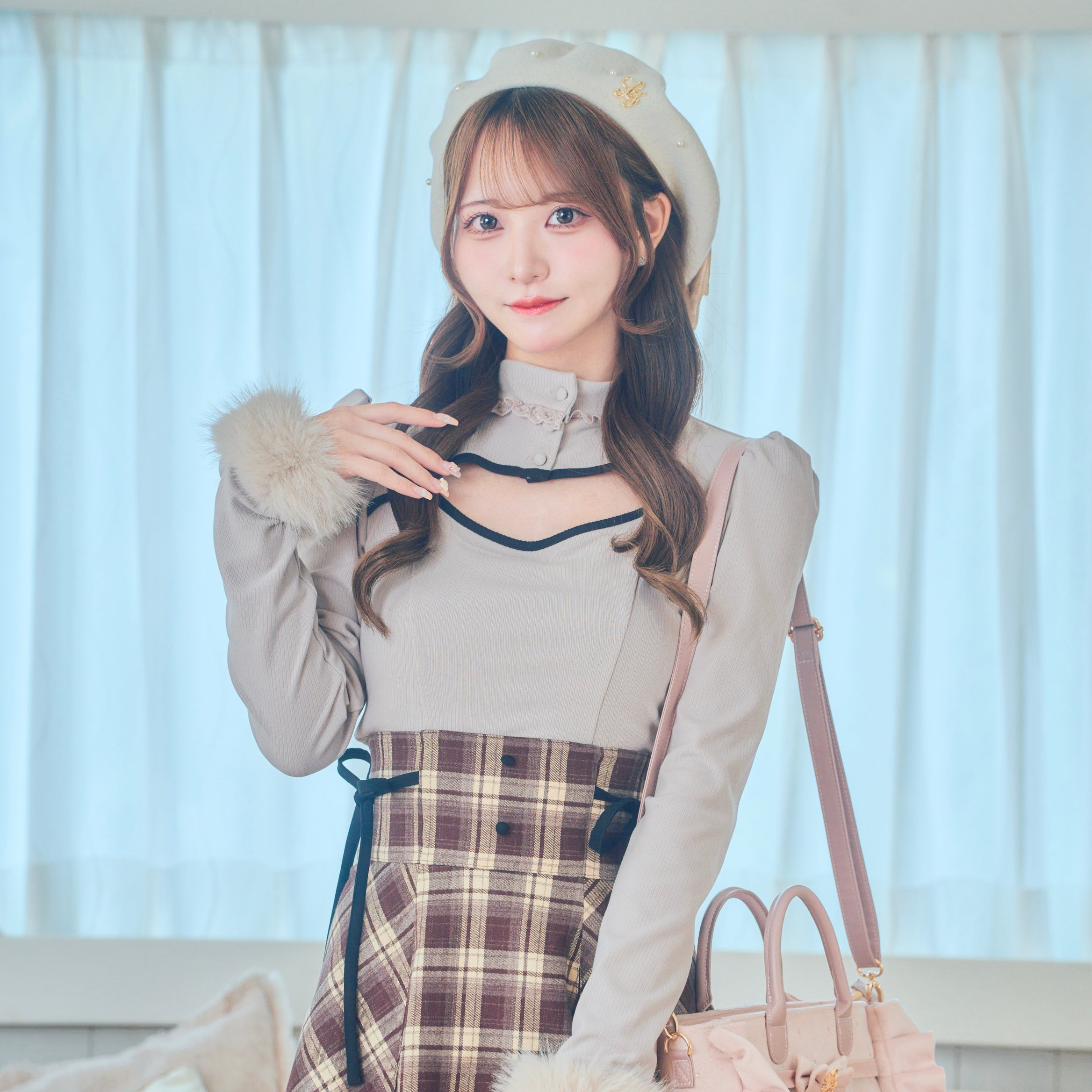 《LAFARY》デコルテ開きハイネックトップス