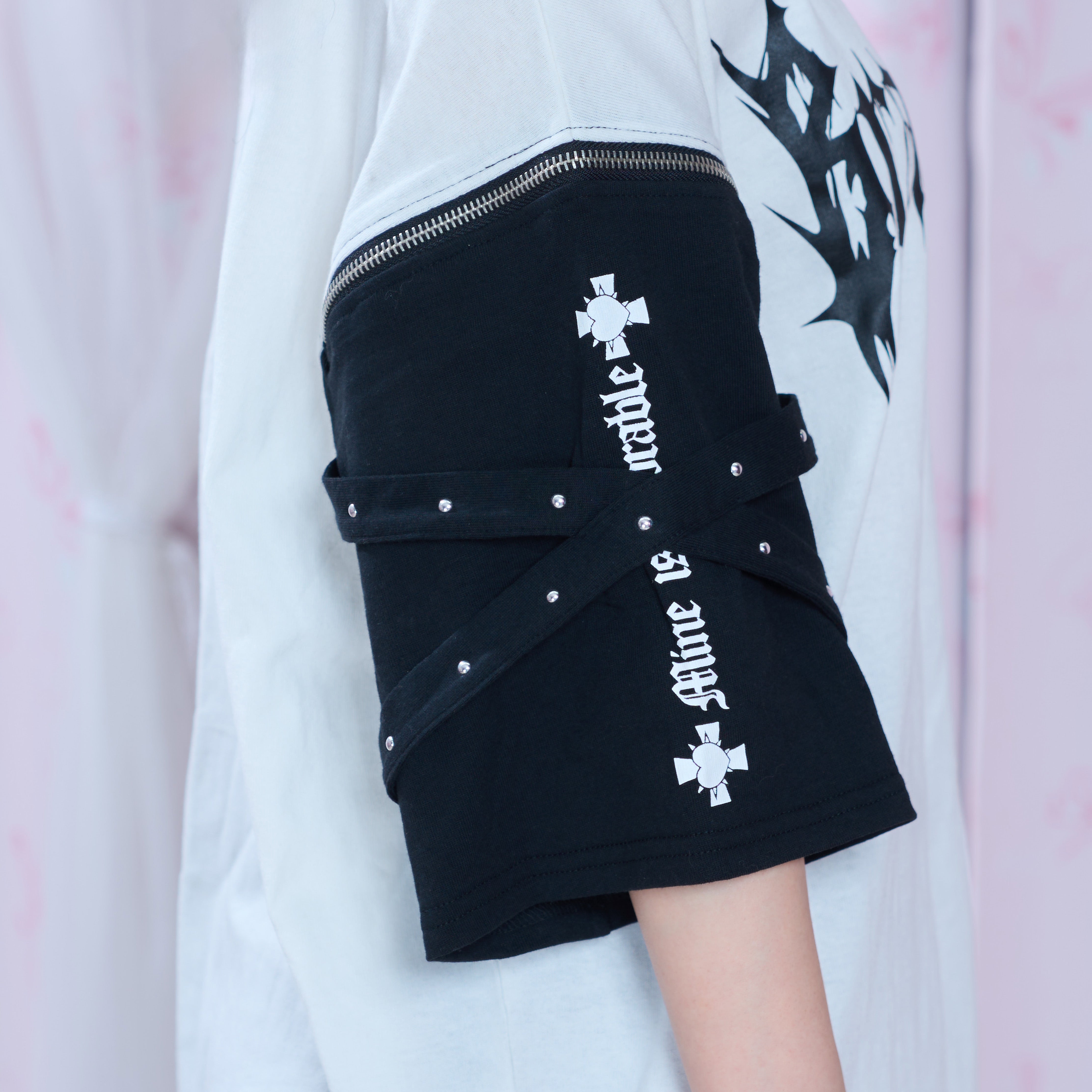 《mine》BrattYジップTシャツ