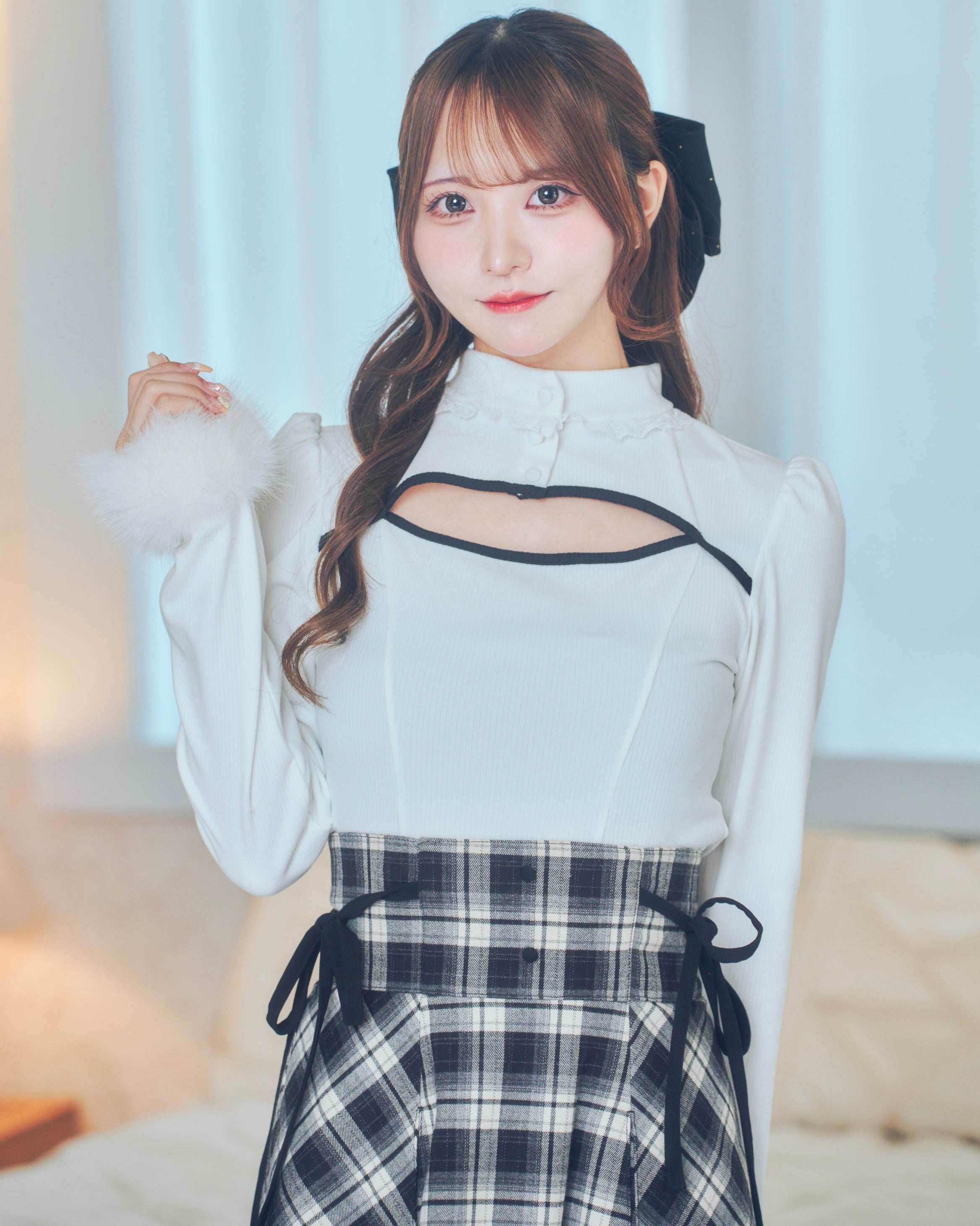 《LAFARY》デコルテ開きハイネックトップス