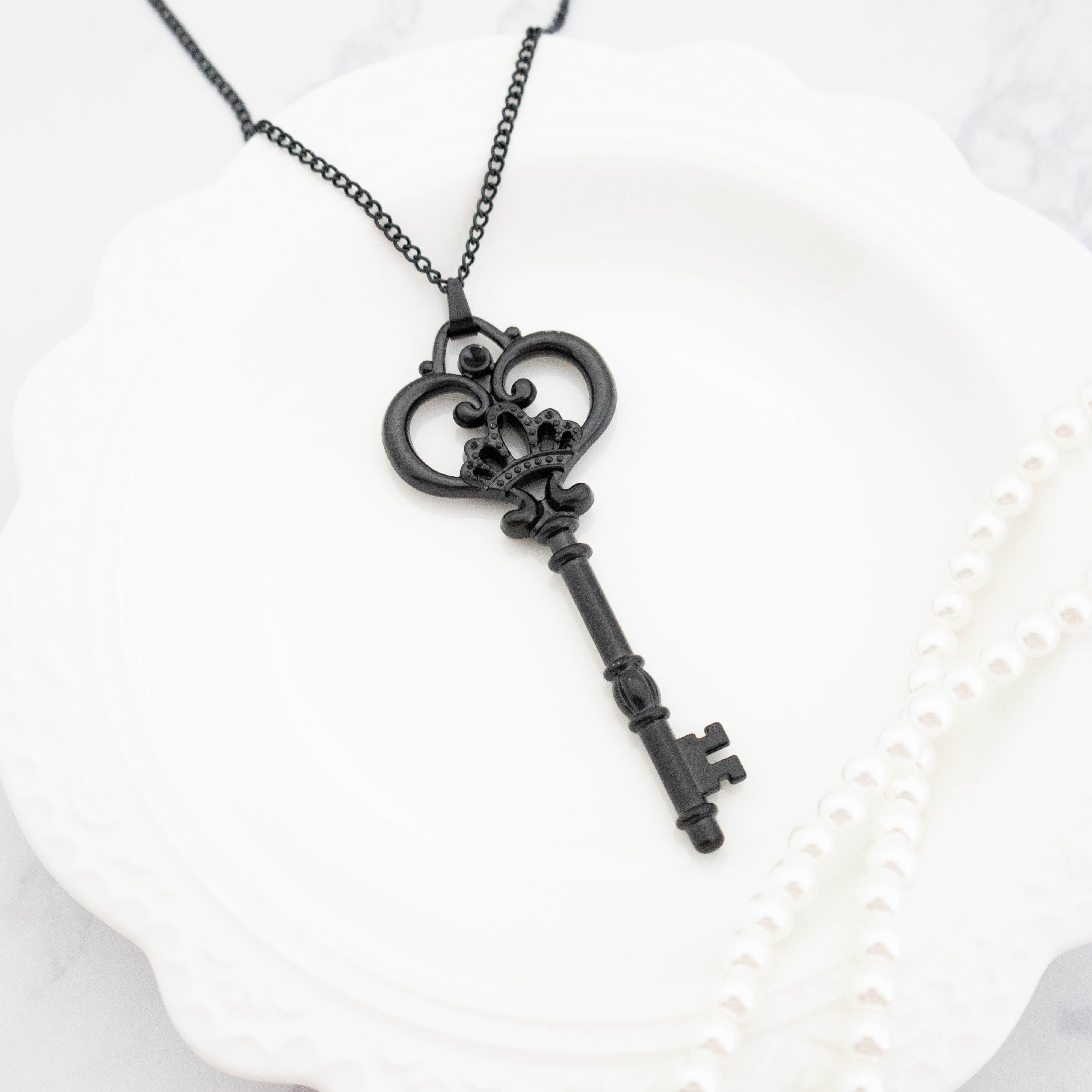 ナイトキーネックレス