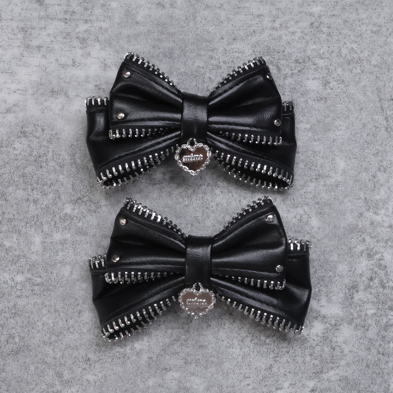 《mine》スタッズジップリボン