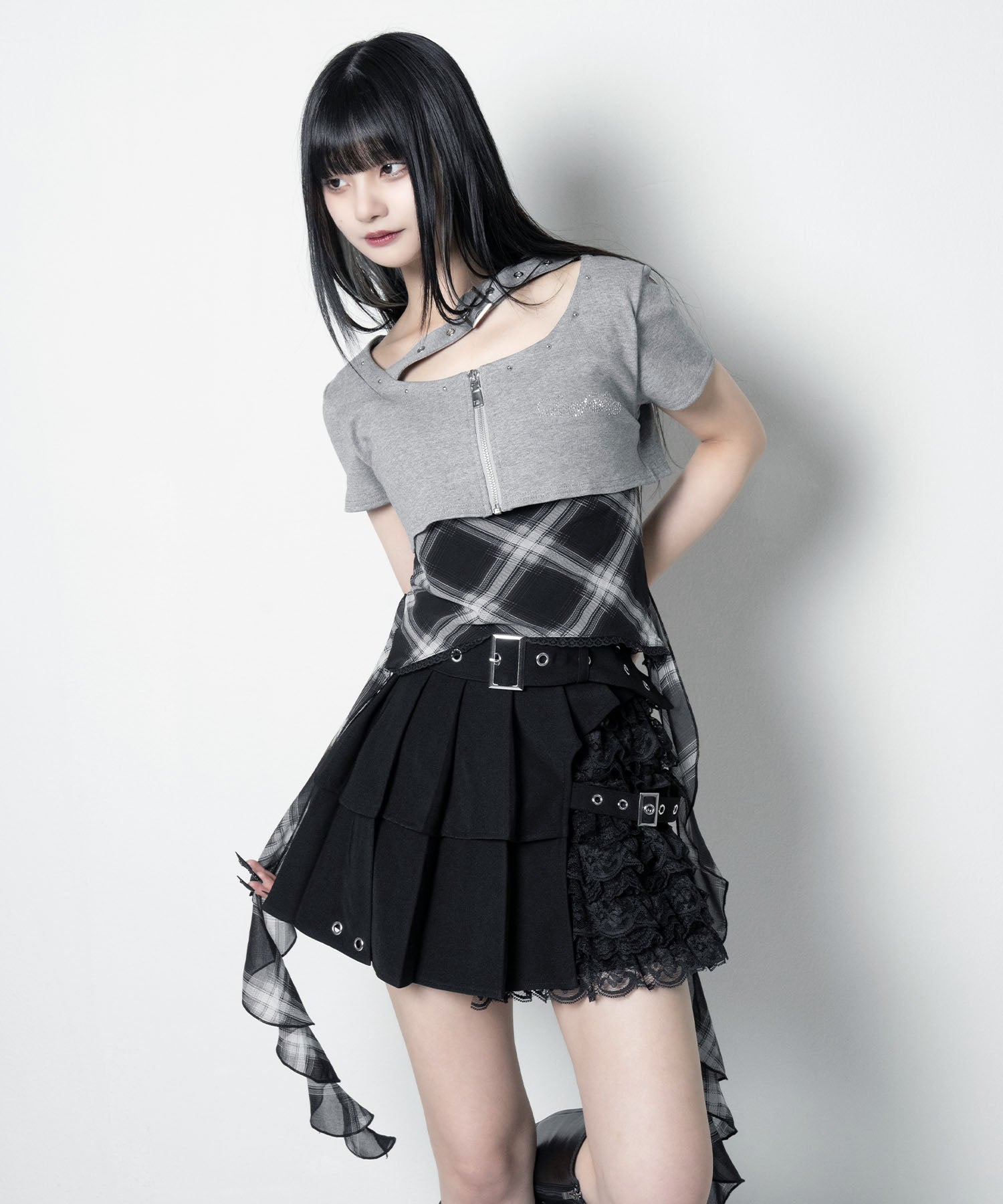 【LAZY SLAY】ベルトストラップジップトップス