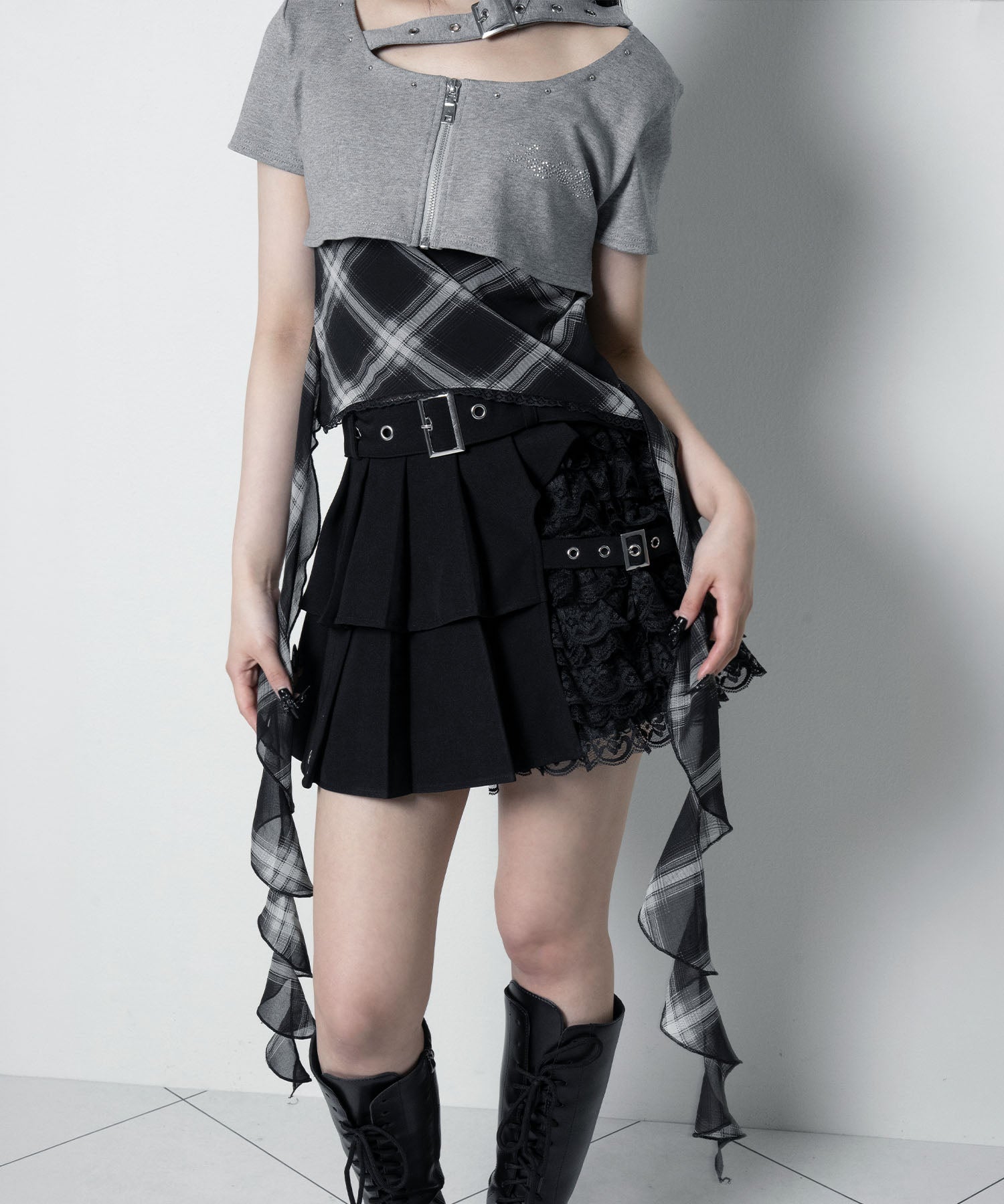 【LAZY SLAY】ベルトストラップジップトップス