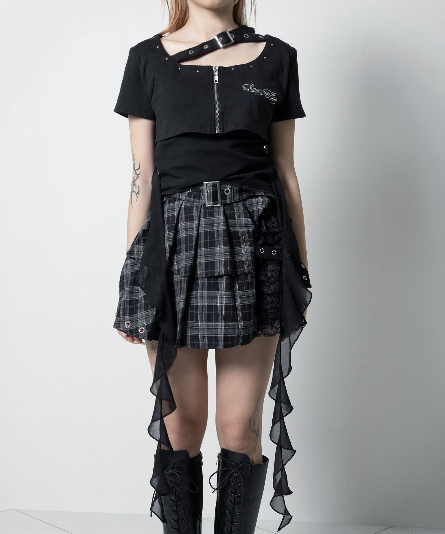 【LAZY SLAY】ベルトストラップジップトップス