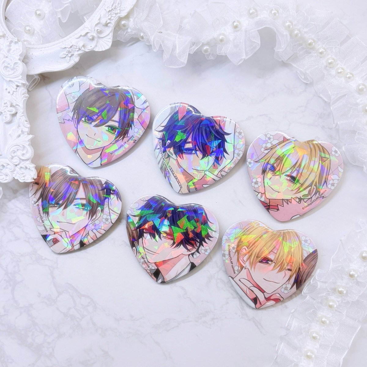 《こんなの運命じゃないから勘違いしないで×LAFARY》ランダム缶バッジ - LAFARY ONLINE