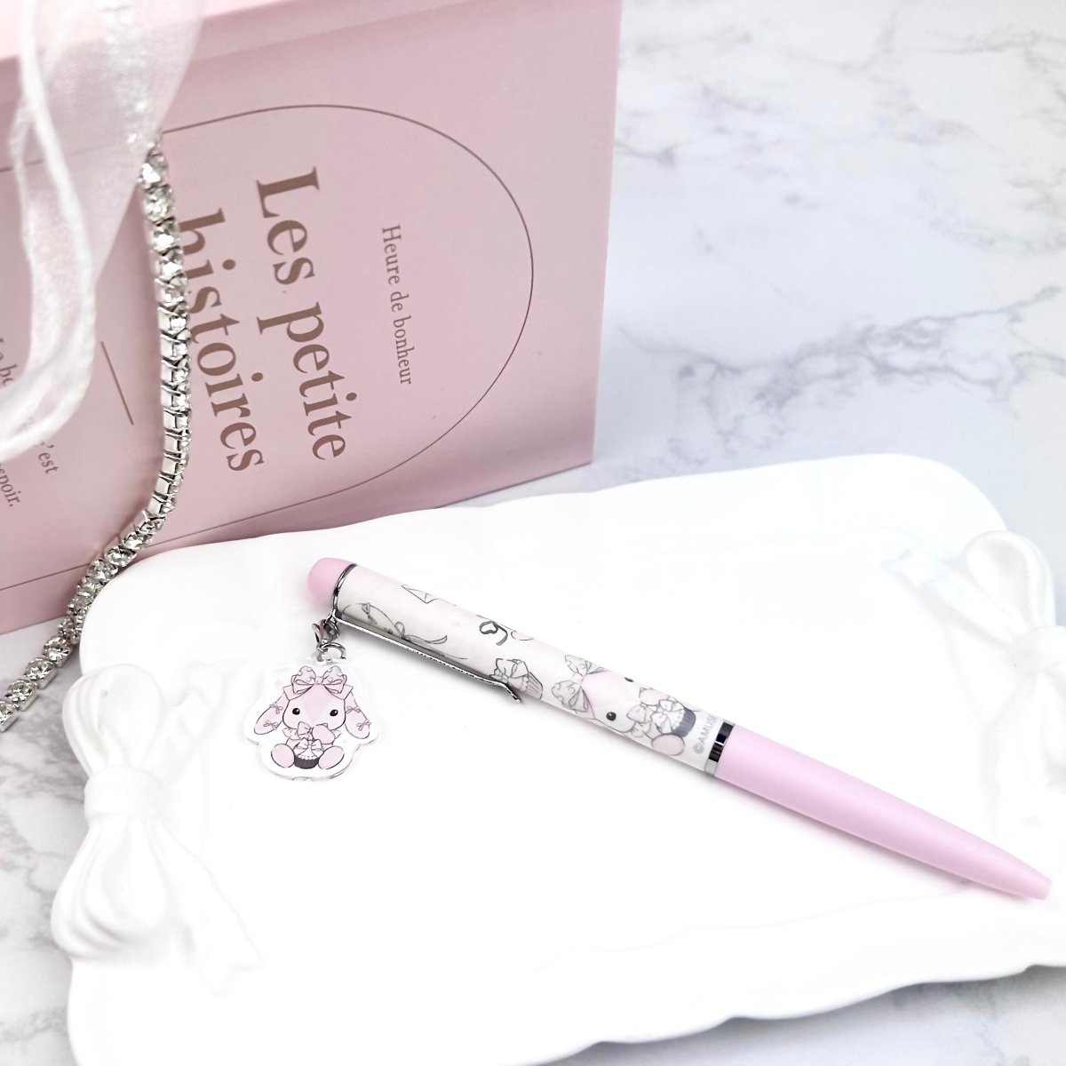 《ぽてうさろっぴー×LAFARY》チャームつきボールペン - LAFARY ONLINE