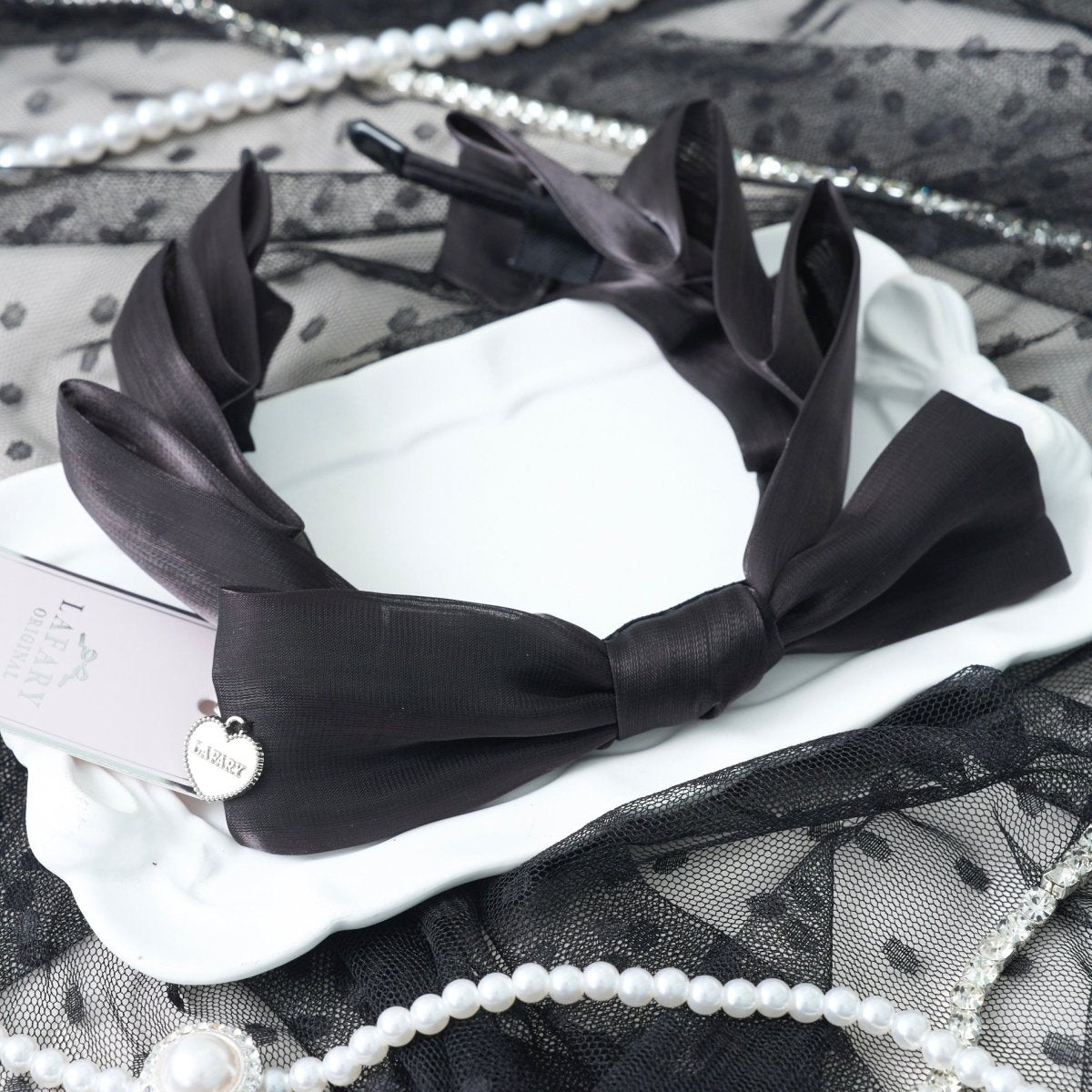 《LAFARYオリジナル》サテンオーガンジーリボンカチューシャ - LAFARY ONLINE